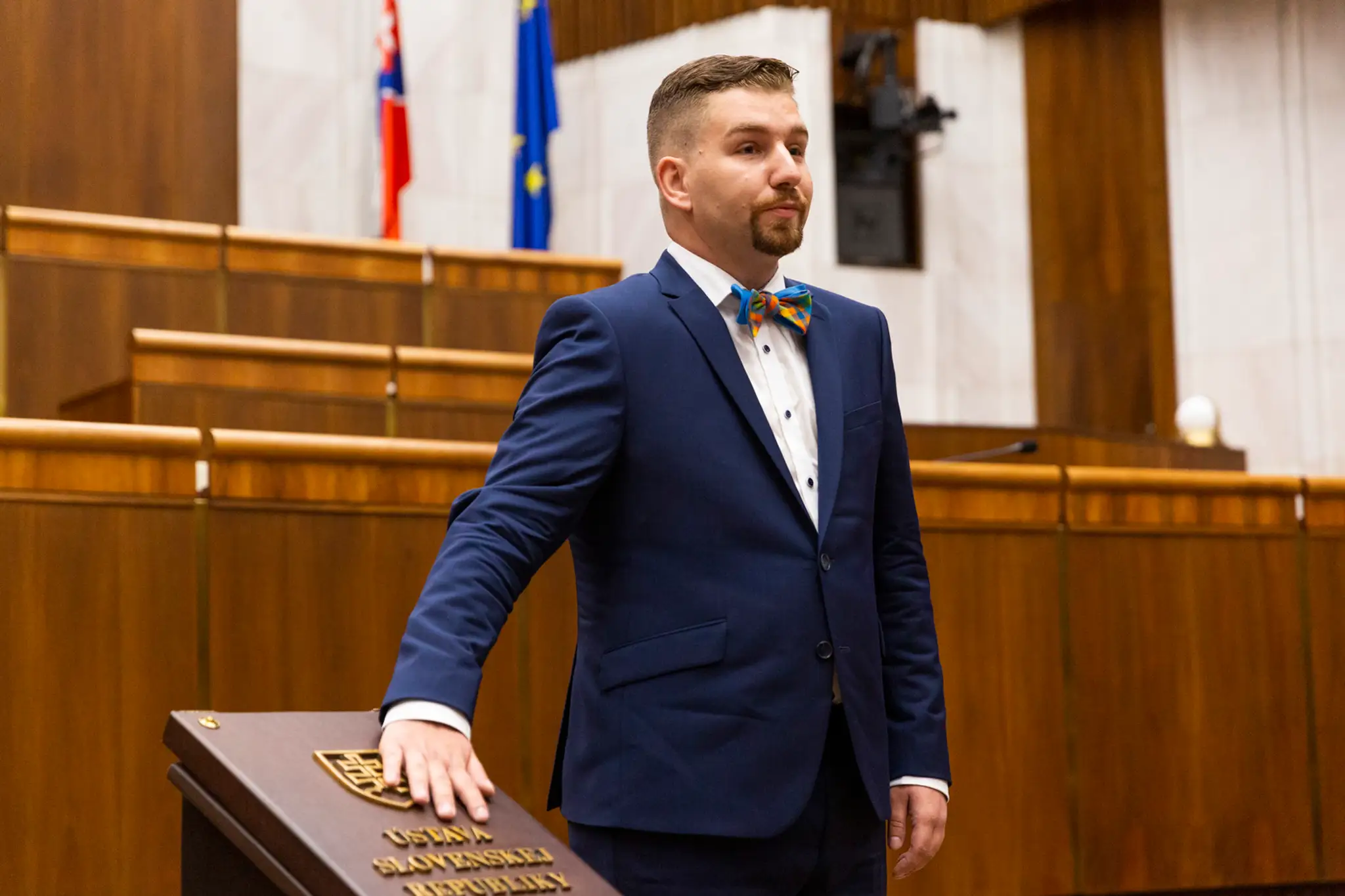 Na snímke Marek Mitterpák (SMER-SD) skladá poslanecký sľub 
