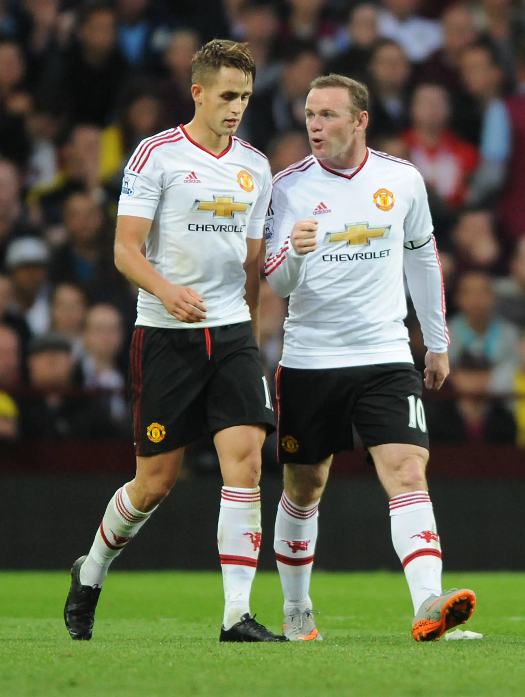 Adnan Januzaj s Wayneom Rooneym na archívnej snímke.