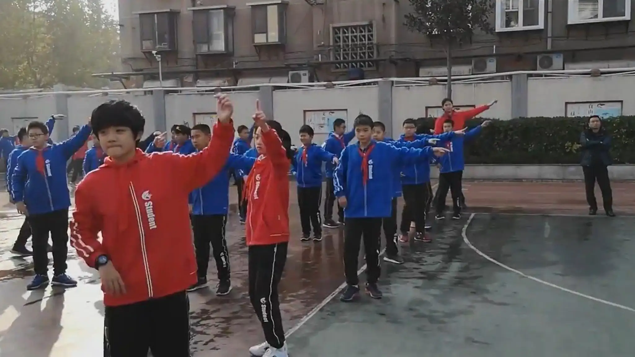 Čínska tínedžerka meria 210 centimetrov