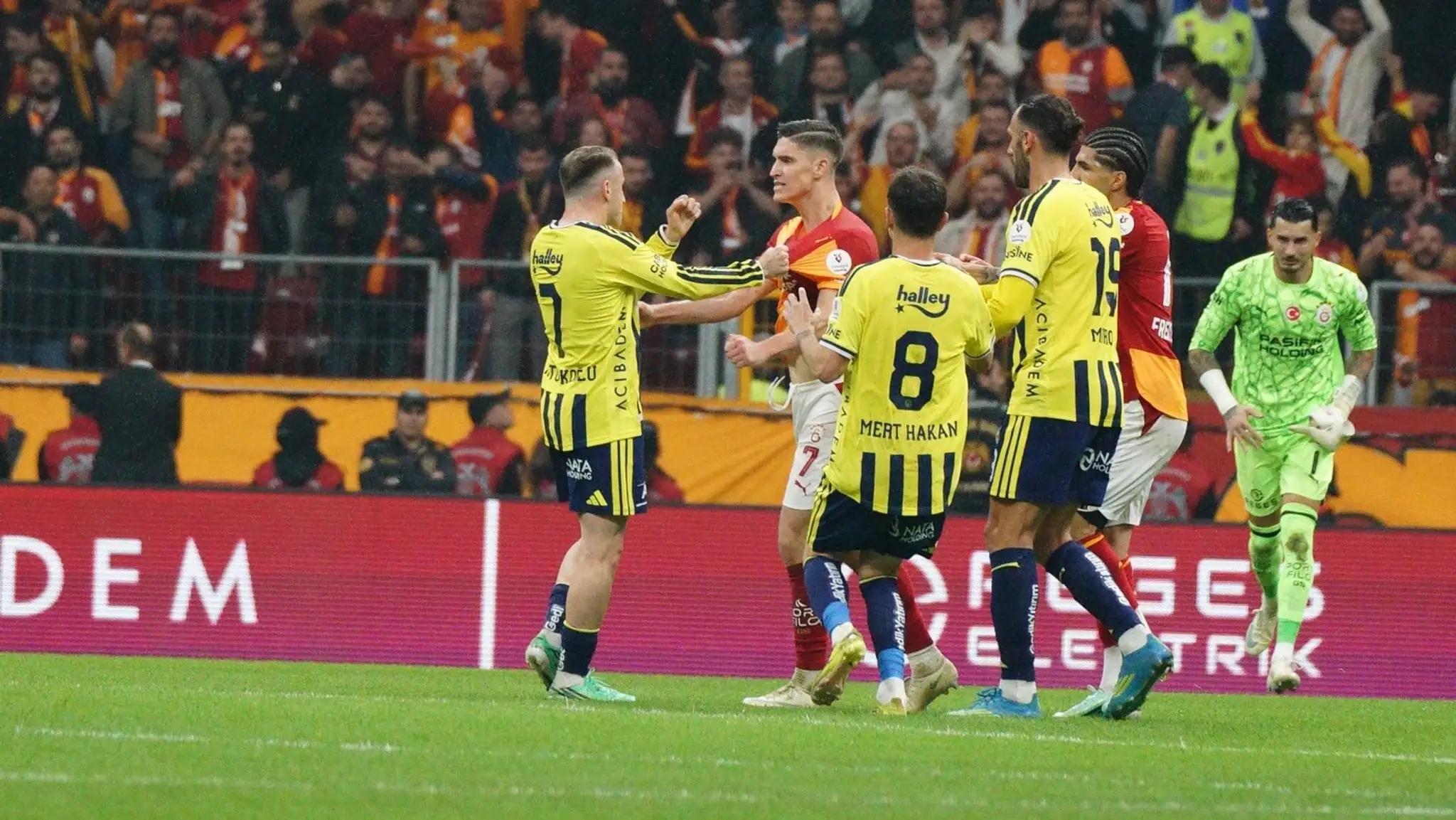 Potýčka v istanbulskom derby