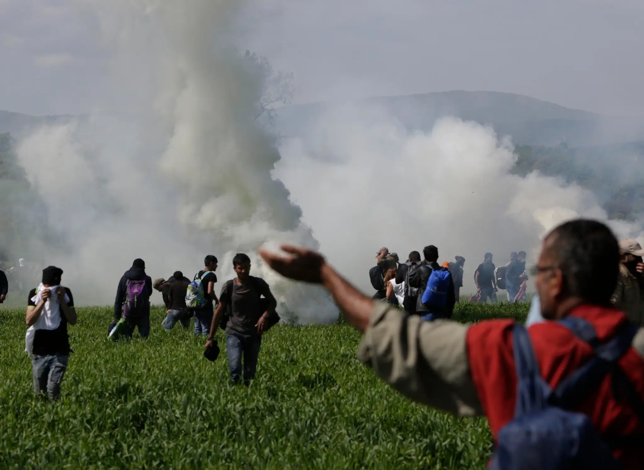 Proti migrantom zakročili slzným plynom.