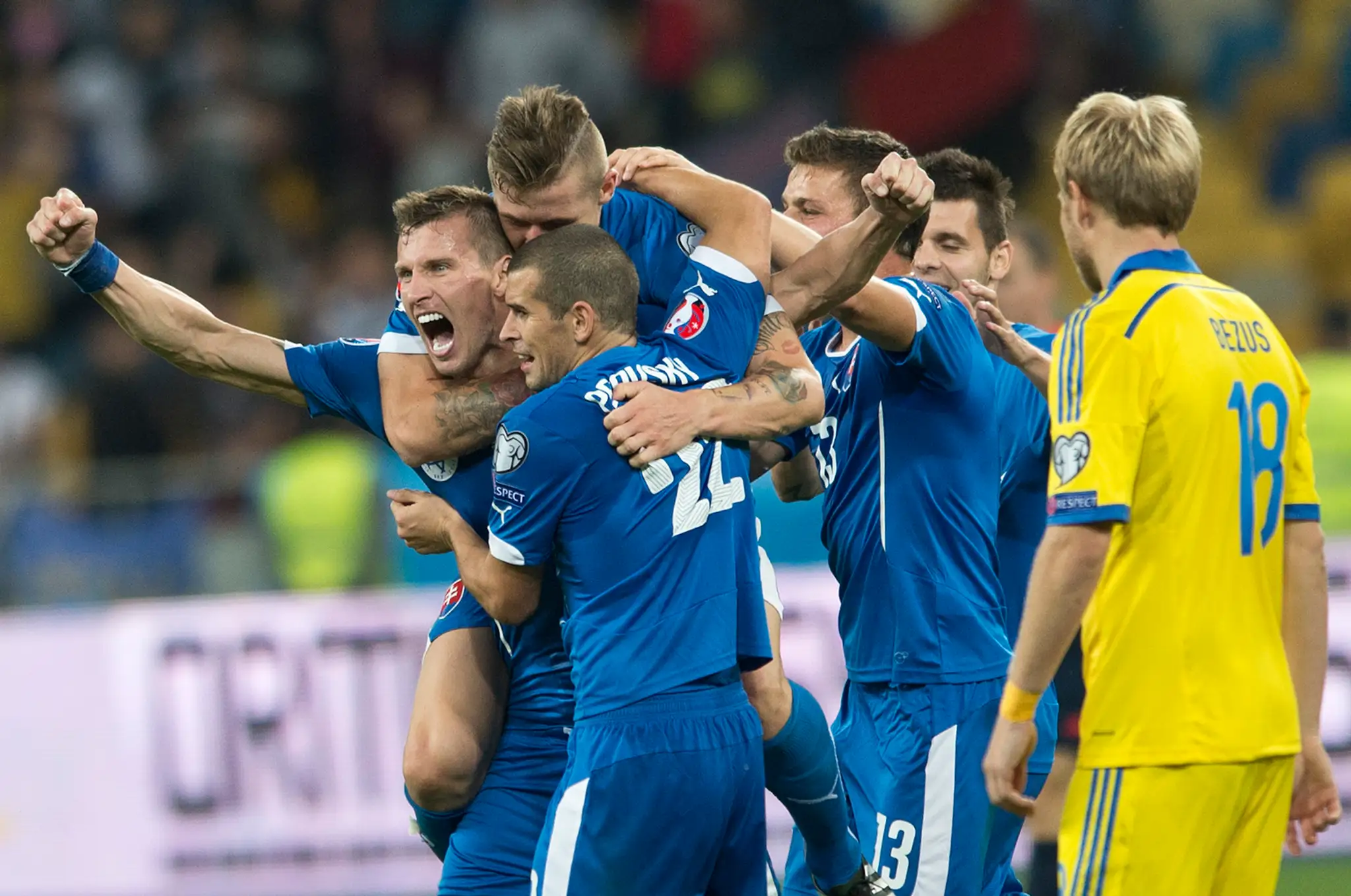 Radosť slovenských futbalistov po víťazstve nad Ukrajinou.