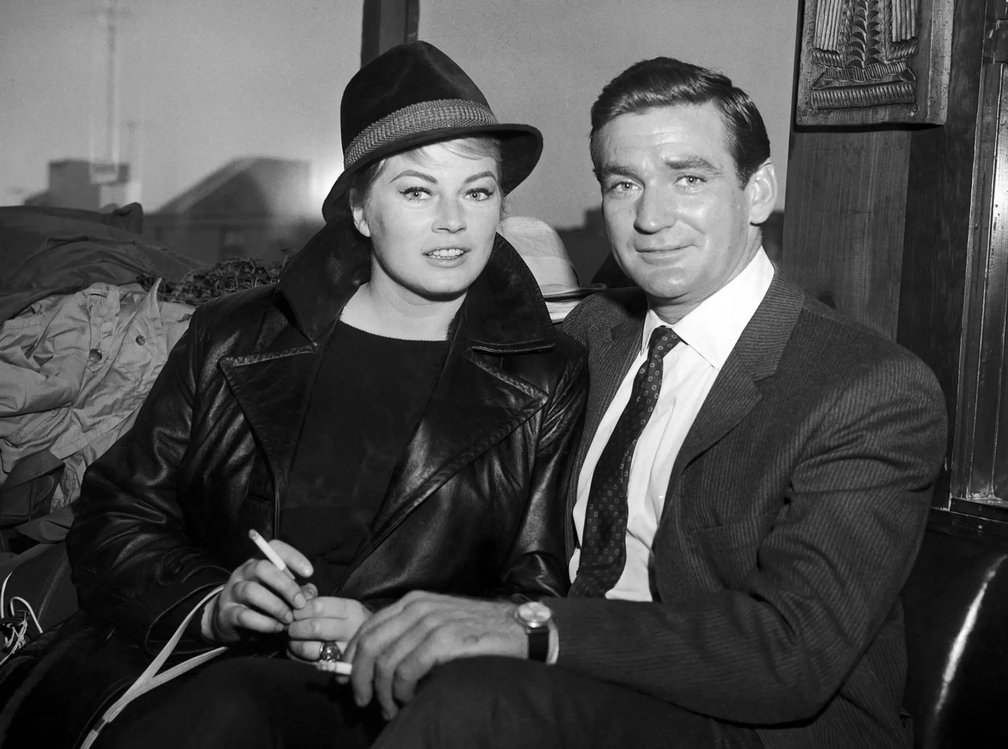 Herečka Anita Ekberg a herec Rod Taylor. (archív 1962)