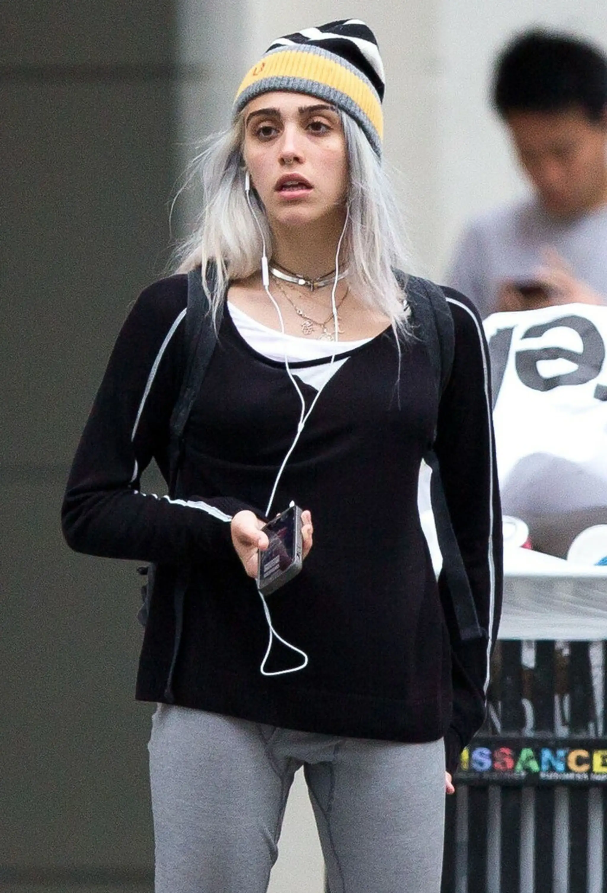Lourdes Leon na ulici