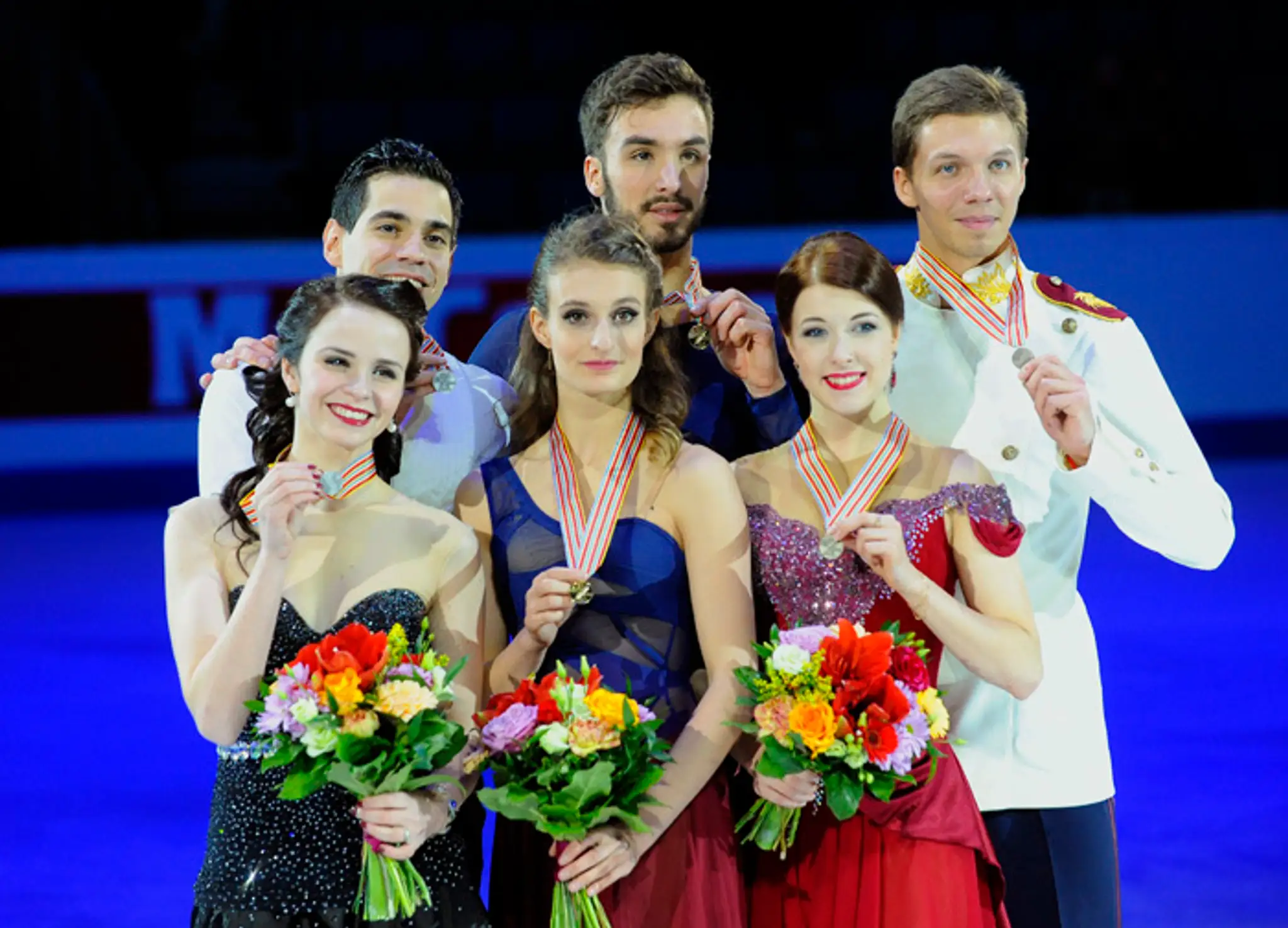 Anna Cappelliniová-Luca Lanotte (2), zlatí Gabriella Papadakisová-Guillaume Cizeron a Jekaterina Bobrovová-Dmitrij Solovjov.