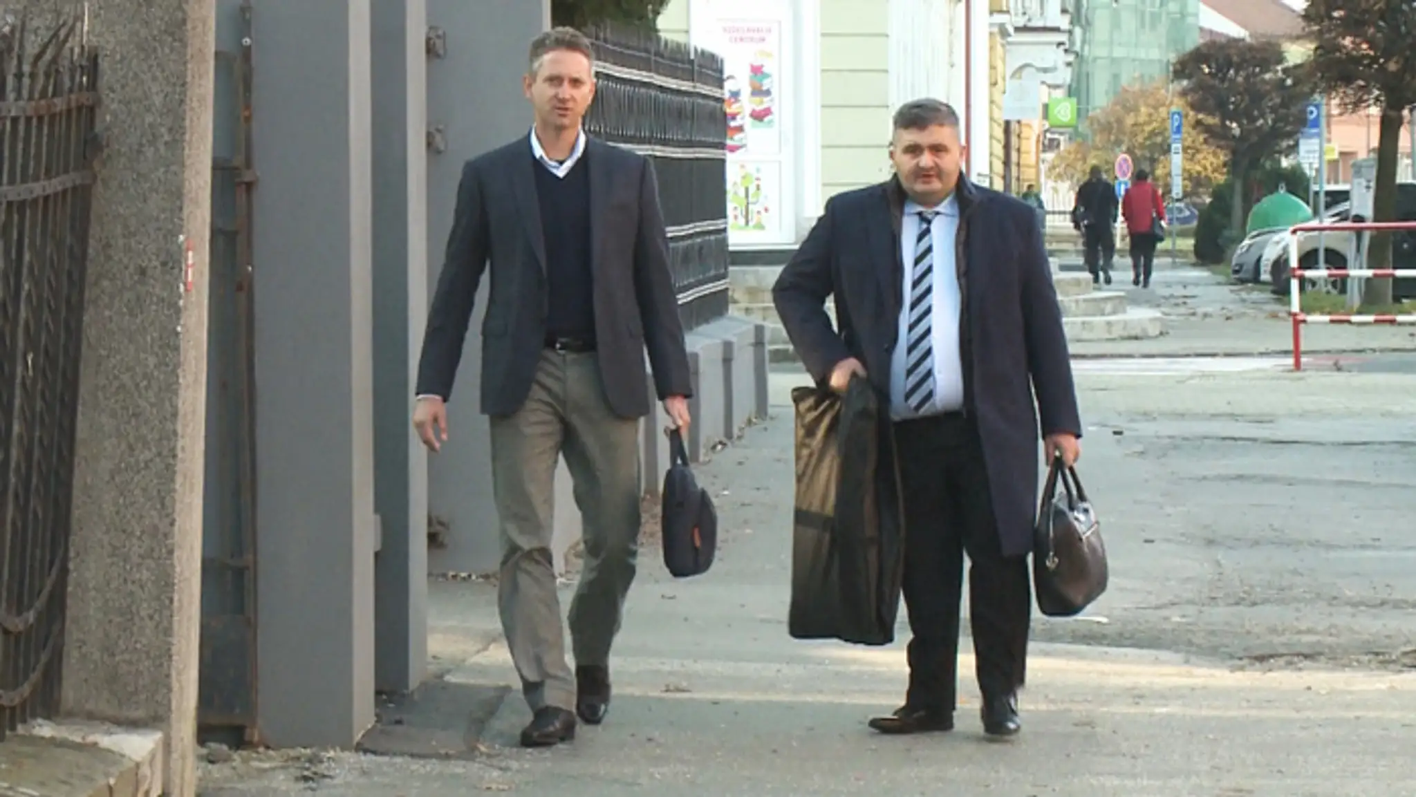 Na snímke Jozef Brhel mladší a obhajca Michal Mandzák.