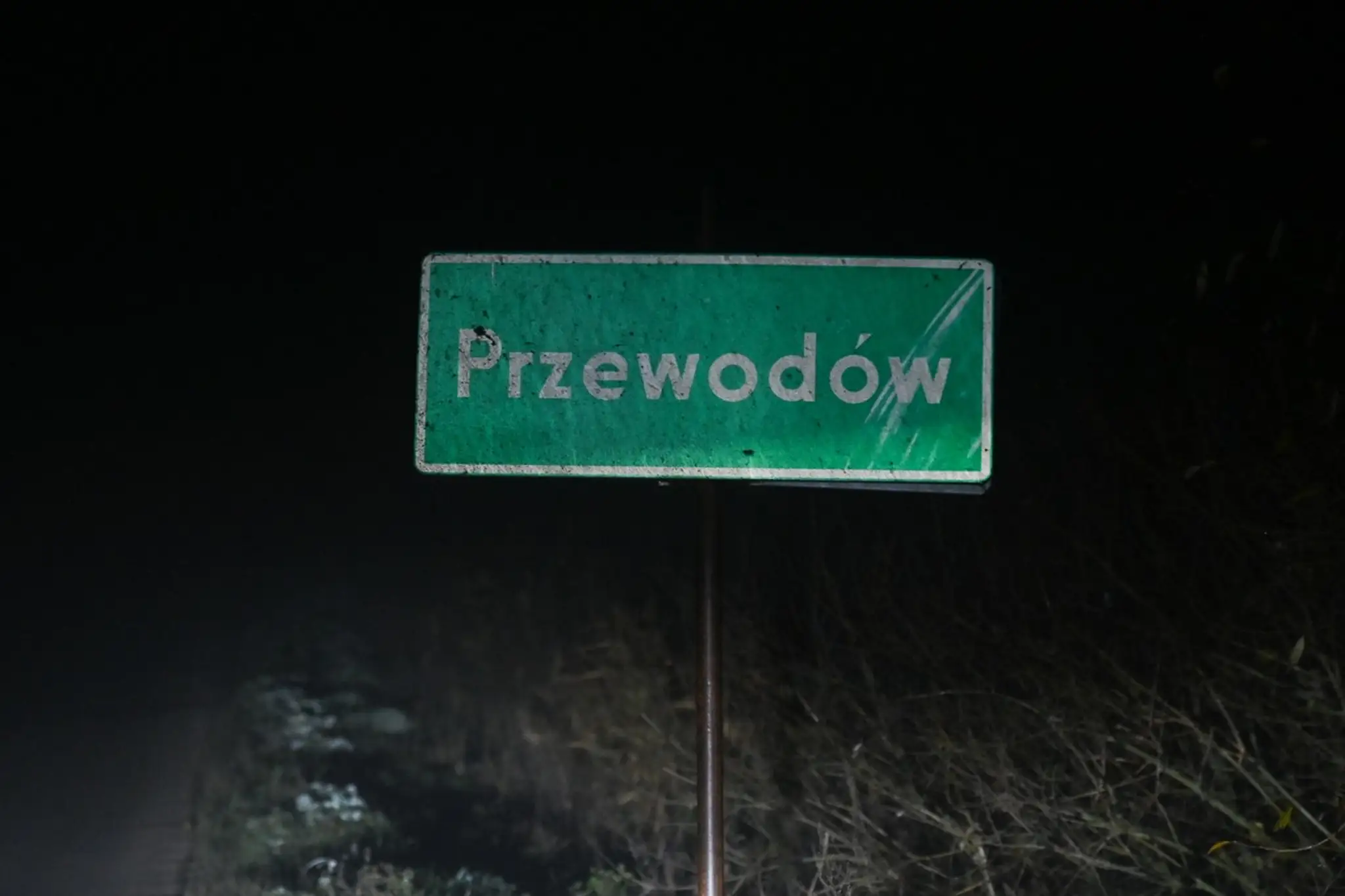 Tabuľa s označením obce Przewodów.