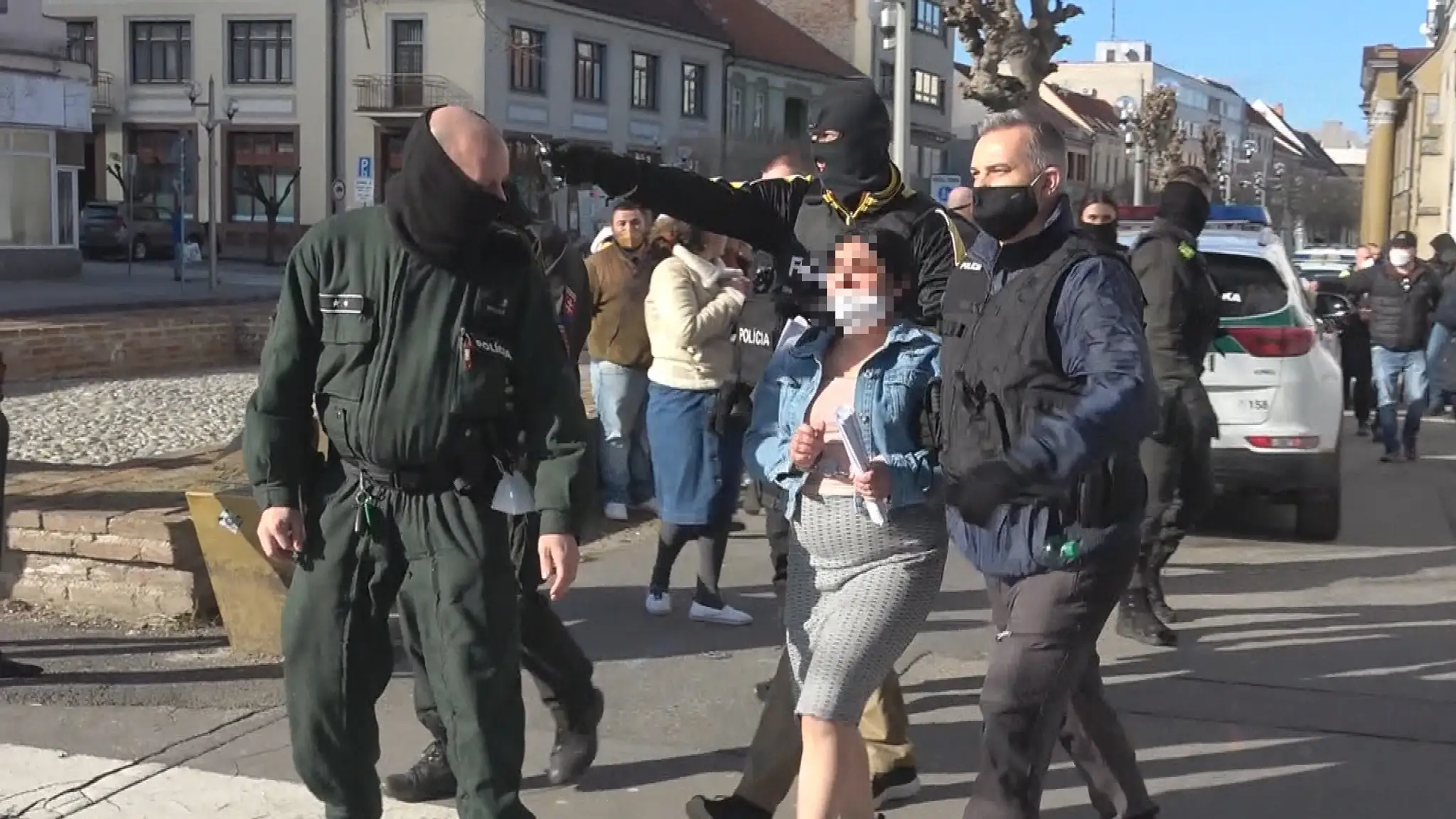 Protidrogová razia v Seredi.