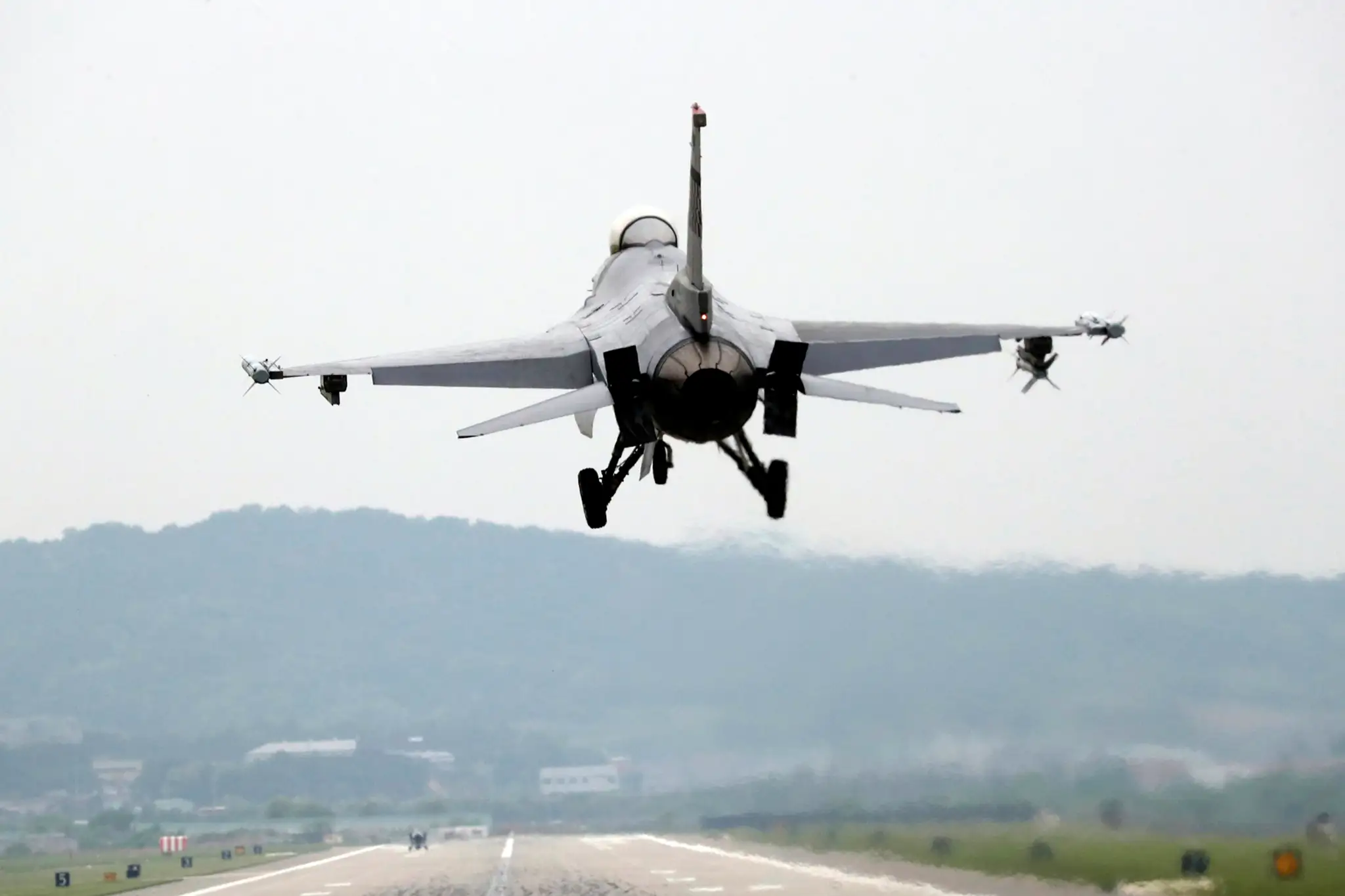 Stíhačka F-16.