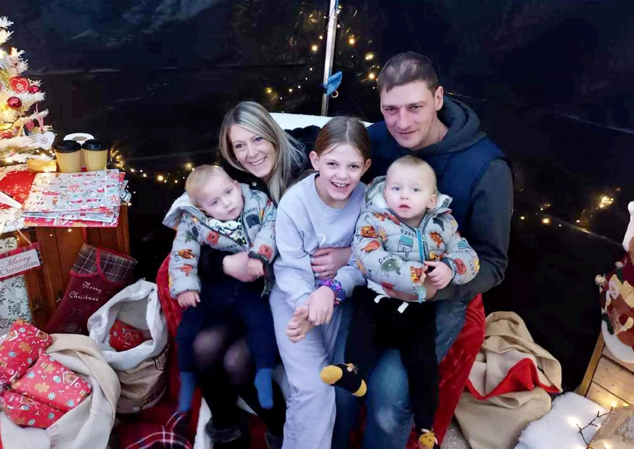 Lucas a Aiden Pickerillovci so sestrou Josie a rodičmi Adamom a Nicolou.