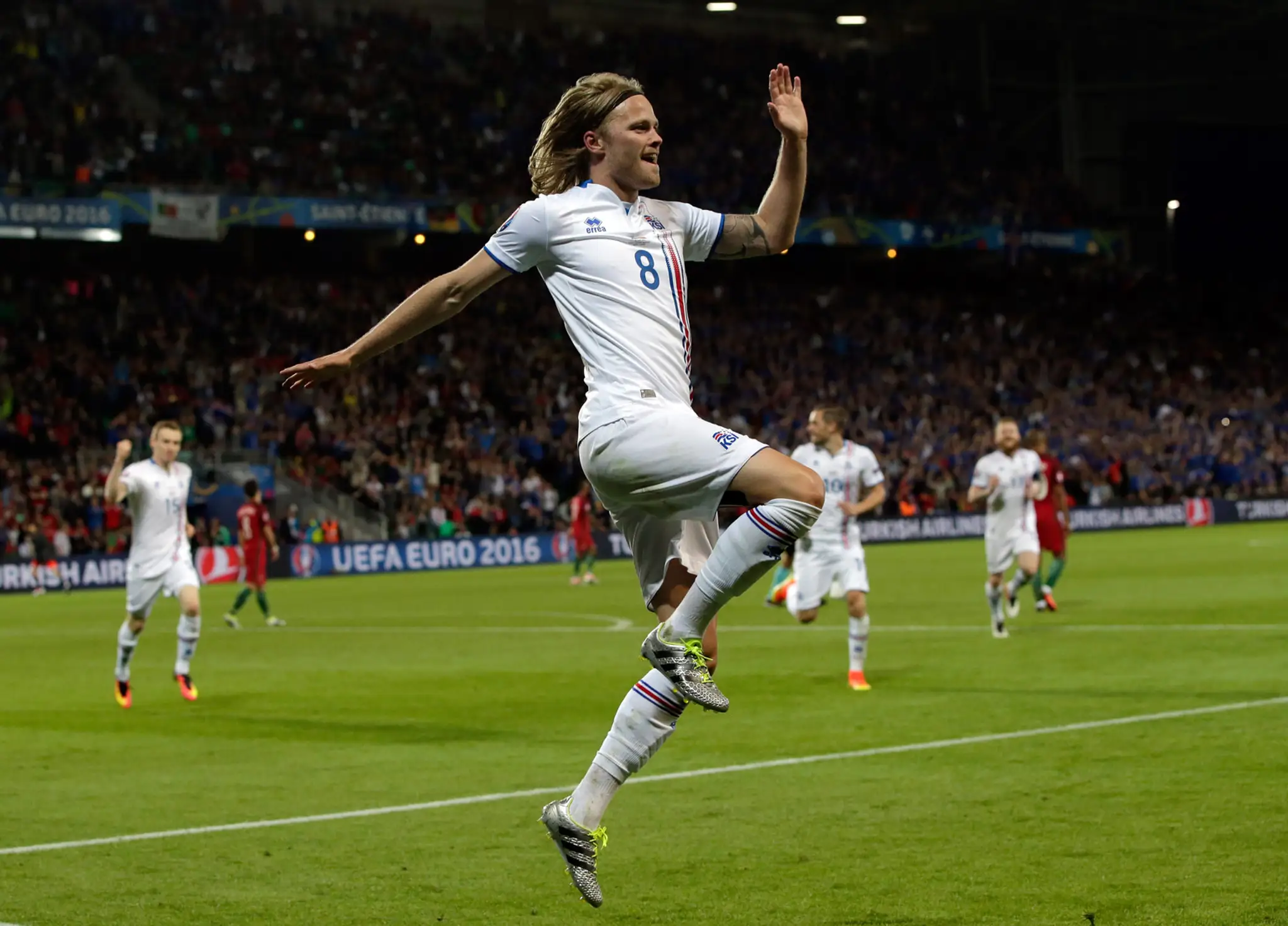 Birkir Bjarnason je prvým strelcom Islandu v rámci celej histórie, ktorý skóroval na ME. Podarilo sa mu to v dueli proti Portuga