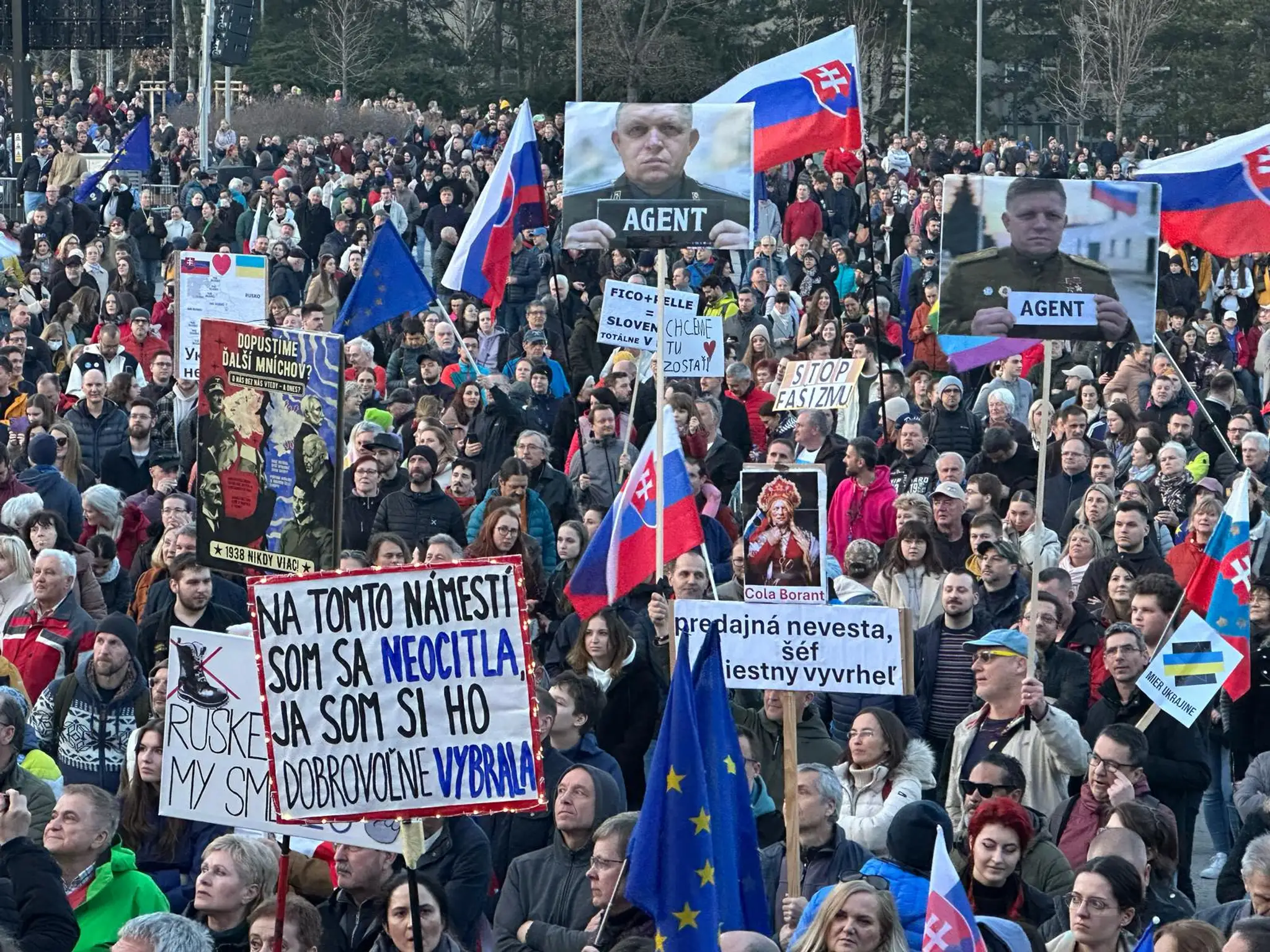 Masa protestujúcich v Bratislave