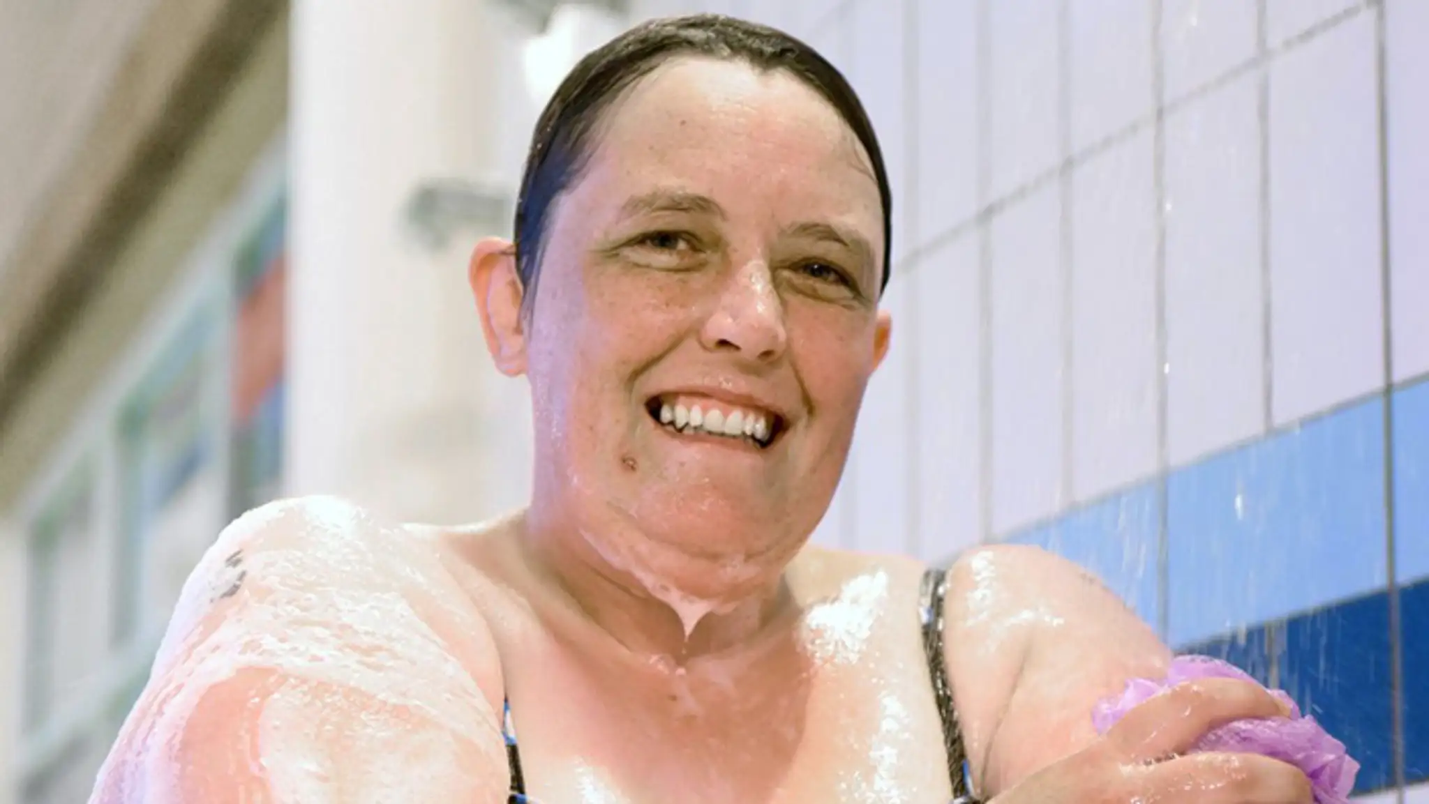 Donna McMahon sa osprchovala po 30 rokoch.