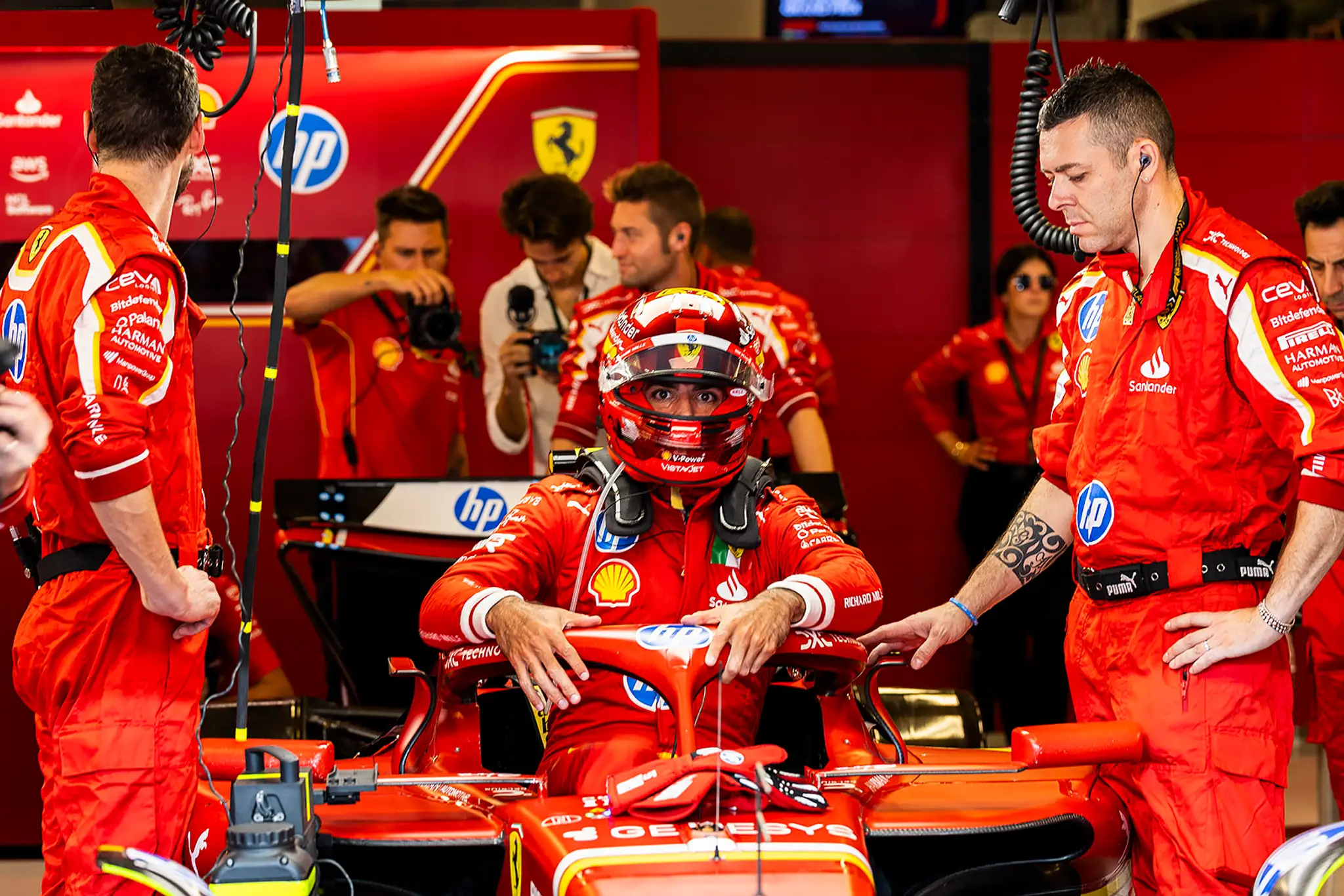 Španiel Carlos Sainz sa lúči s tímom Ferrari.