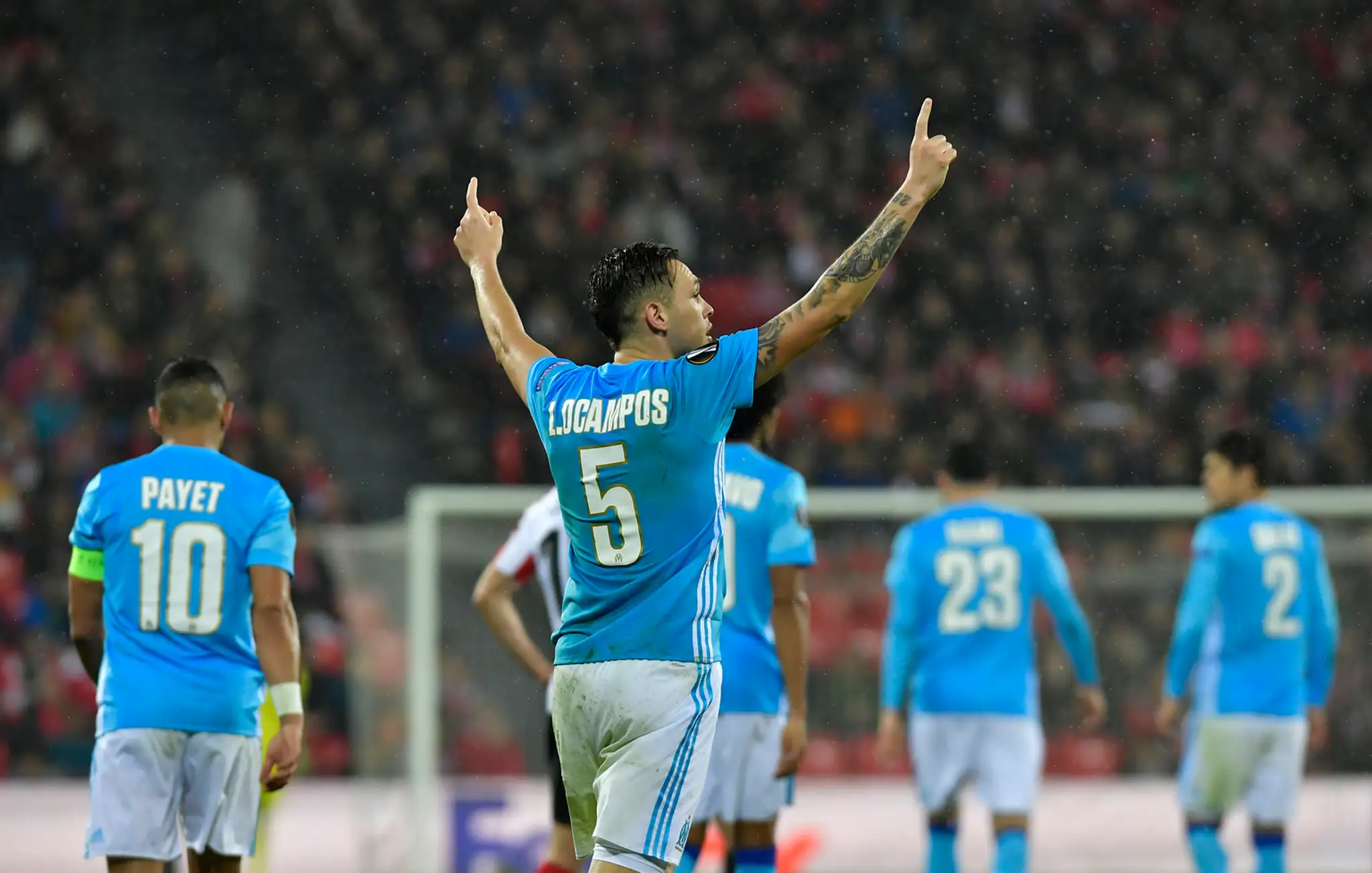 Lucas Ocampos z Marseille dvíha ruky po góle v odvete osemfinále EL na pôde Bilbaa.