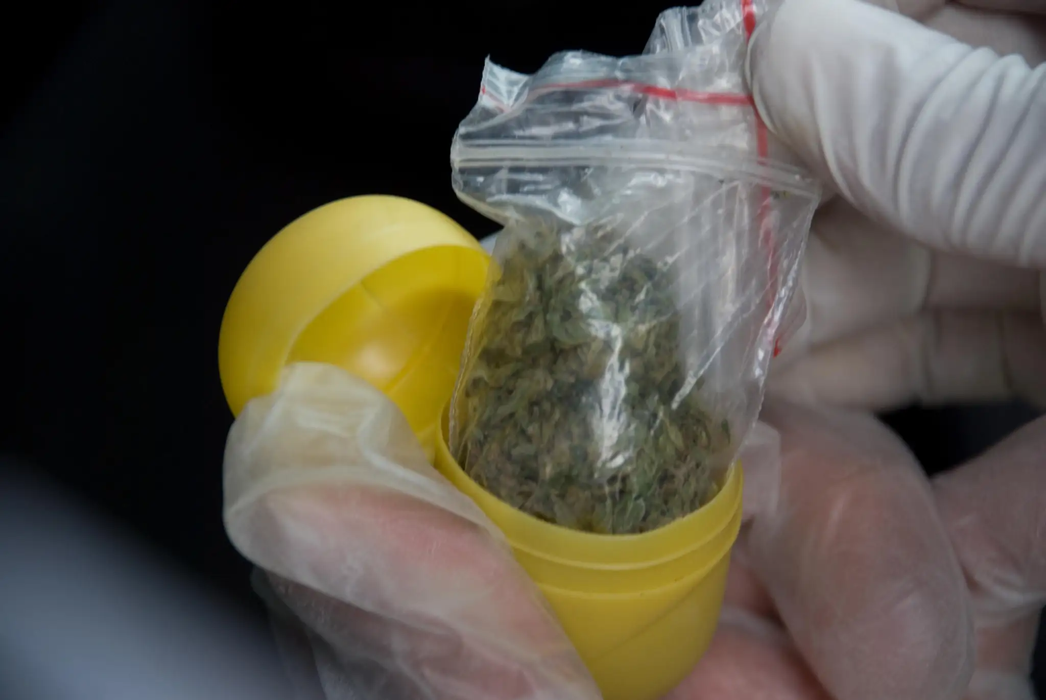 Marihuana v kindervajíčku