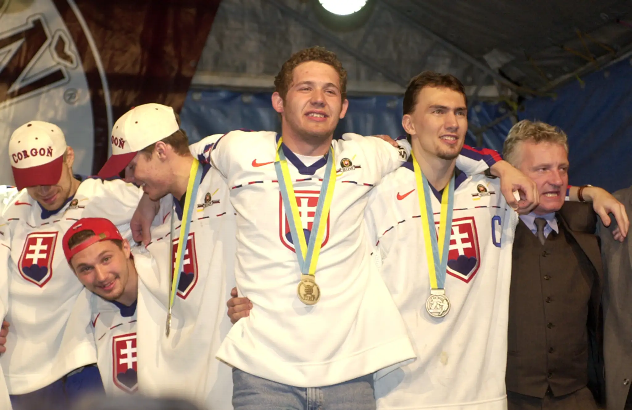 Smutný Ľubomír Sekeráš po prehre vo finále MS 2000 proti Česku.