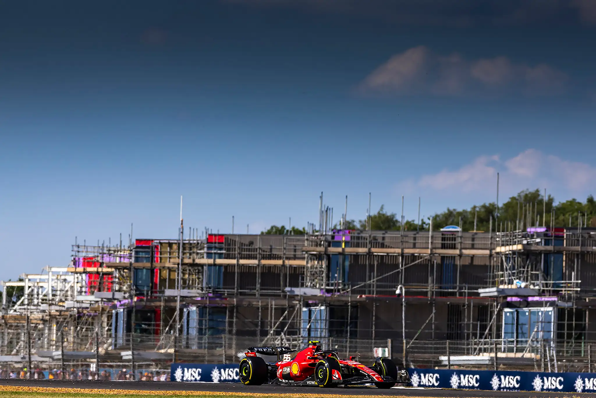 Carlos Sainz z tímu Ferrari