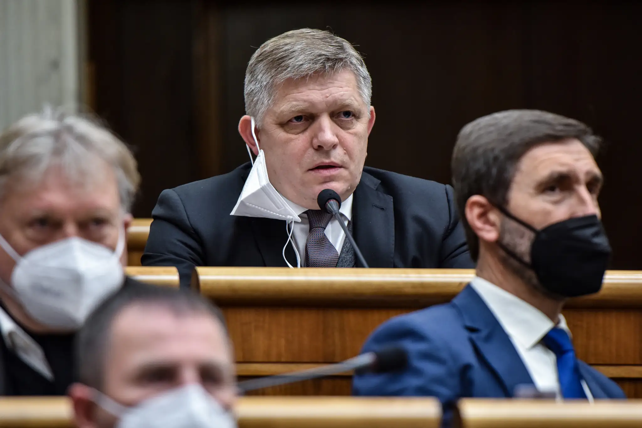 Na snímke uprostred v pozadí poslanec NR SR Robert Fico 