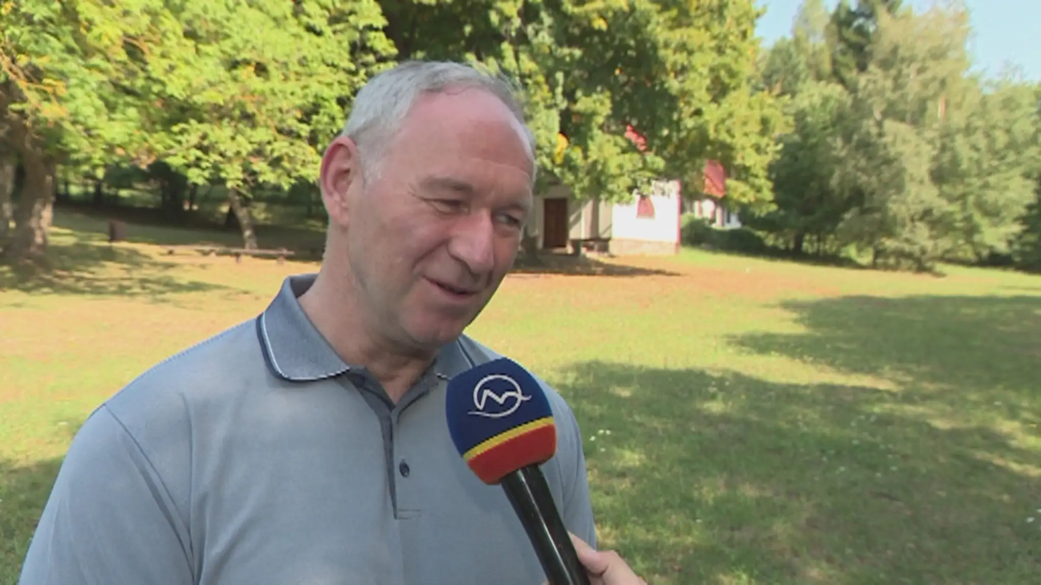 Róbert Bezák počas rozhovoru s Jánom Tribulom.