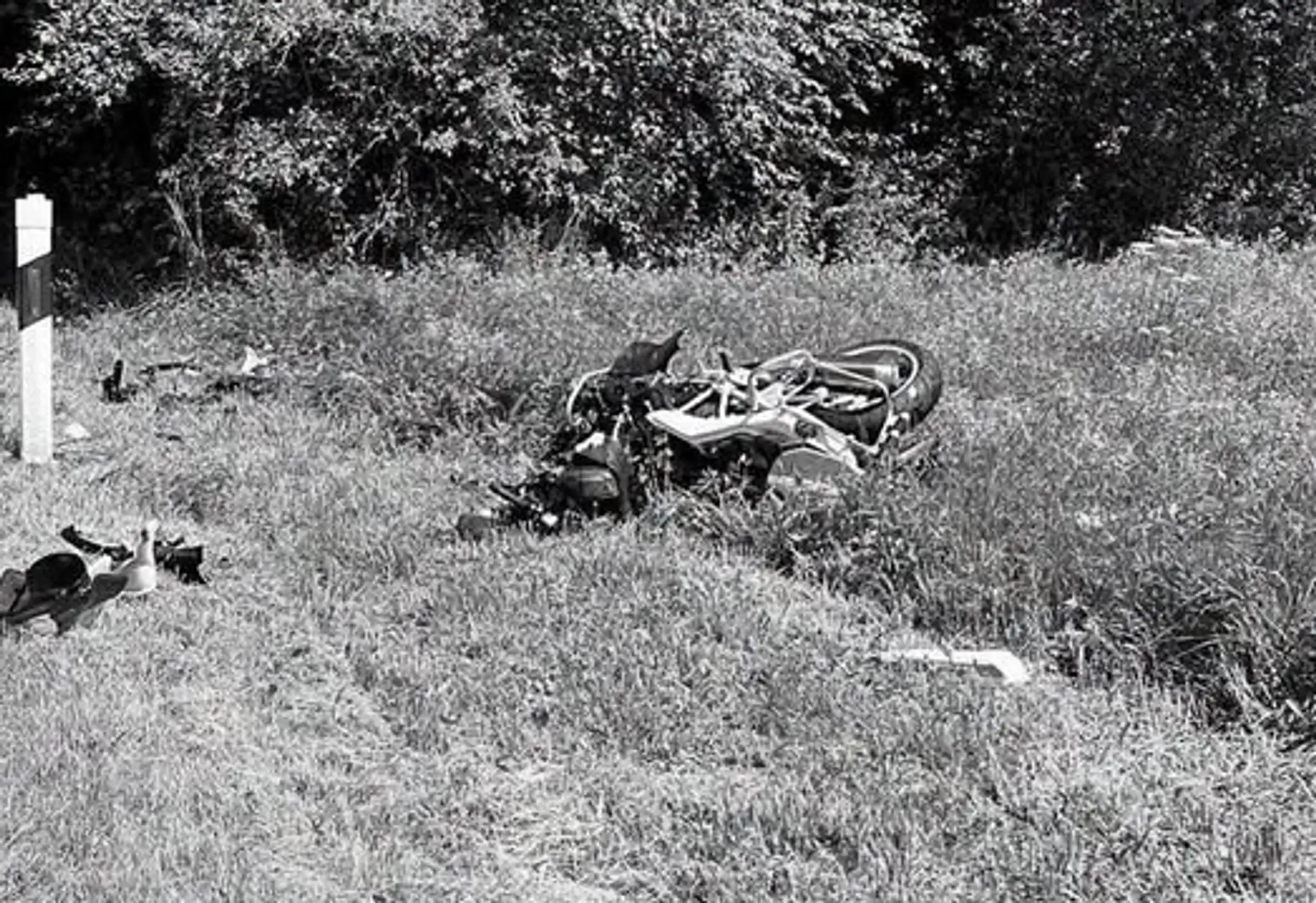 Policajt na služobnom motocykli neprežil zrážku s autom na Liptove.