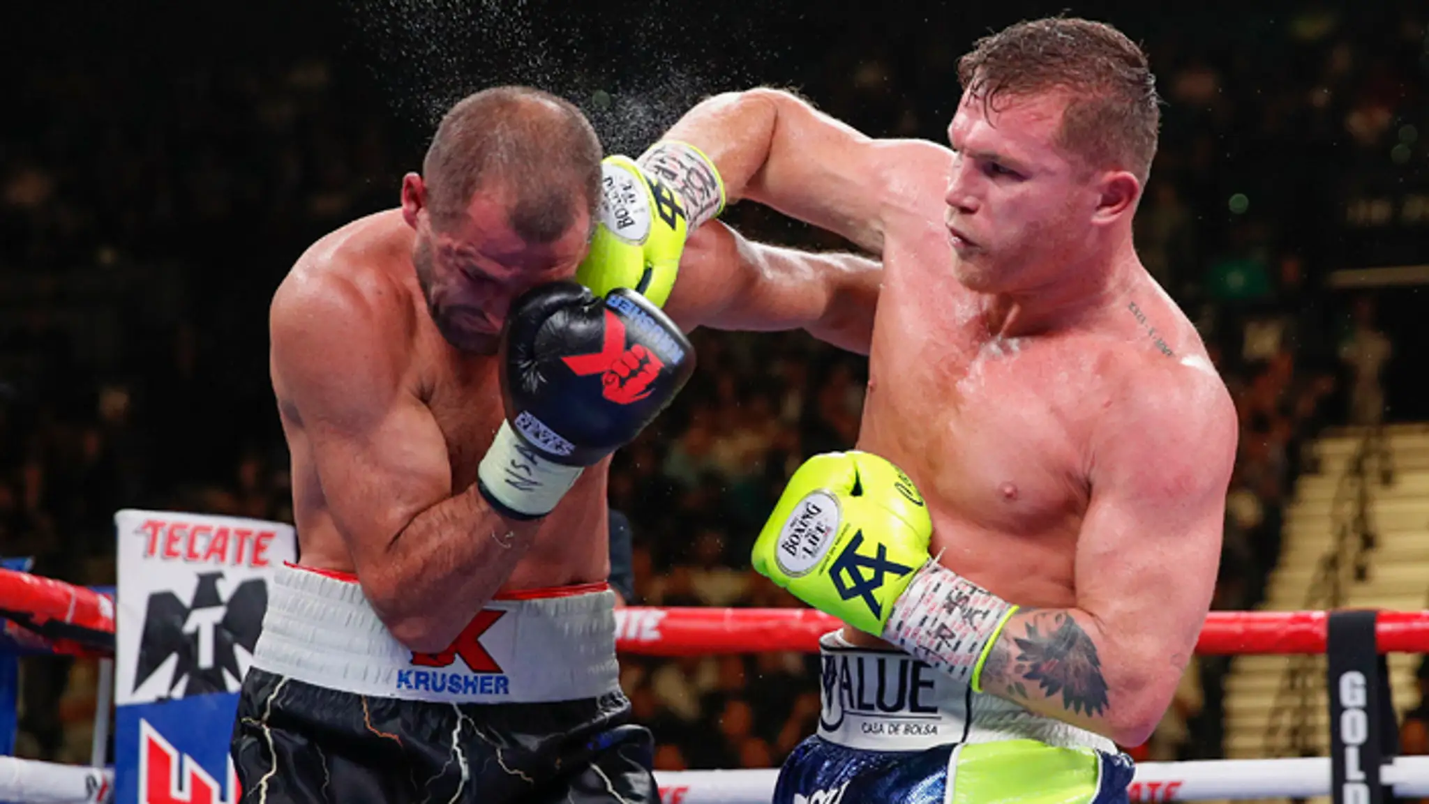 Saul Canelo Alvarez (vpravo) a Sergej Kovaľov.