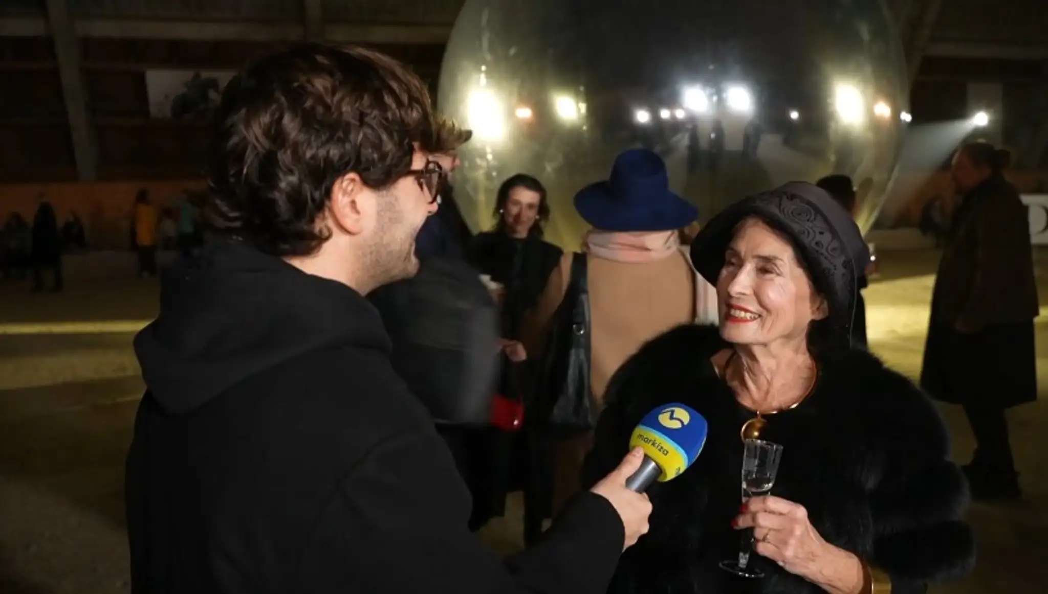 Zuzana Kocúriková na prehliadke Marcela Holubca. 