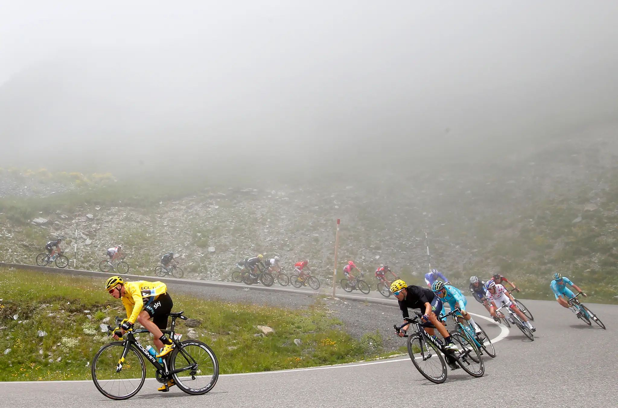 Hneď na úvod etapy čakal cyklistov výstup na najvyšší bod tohtoročnej Tour de France Port d'Envalira.