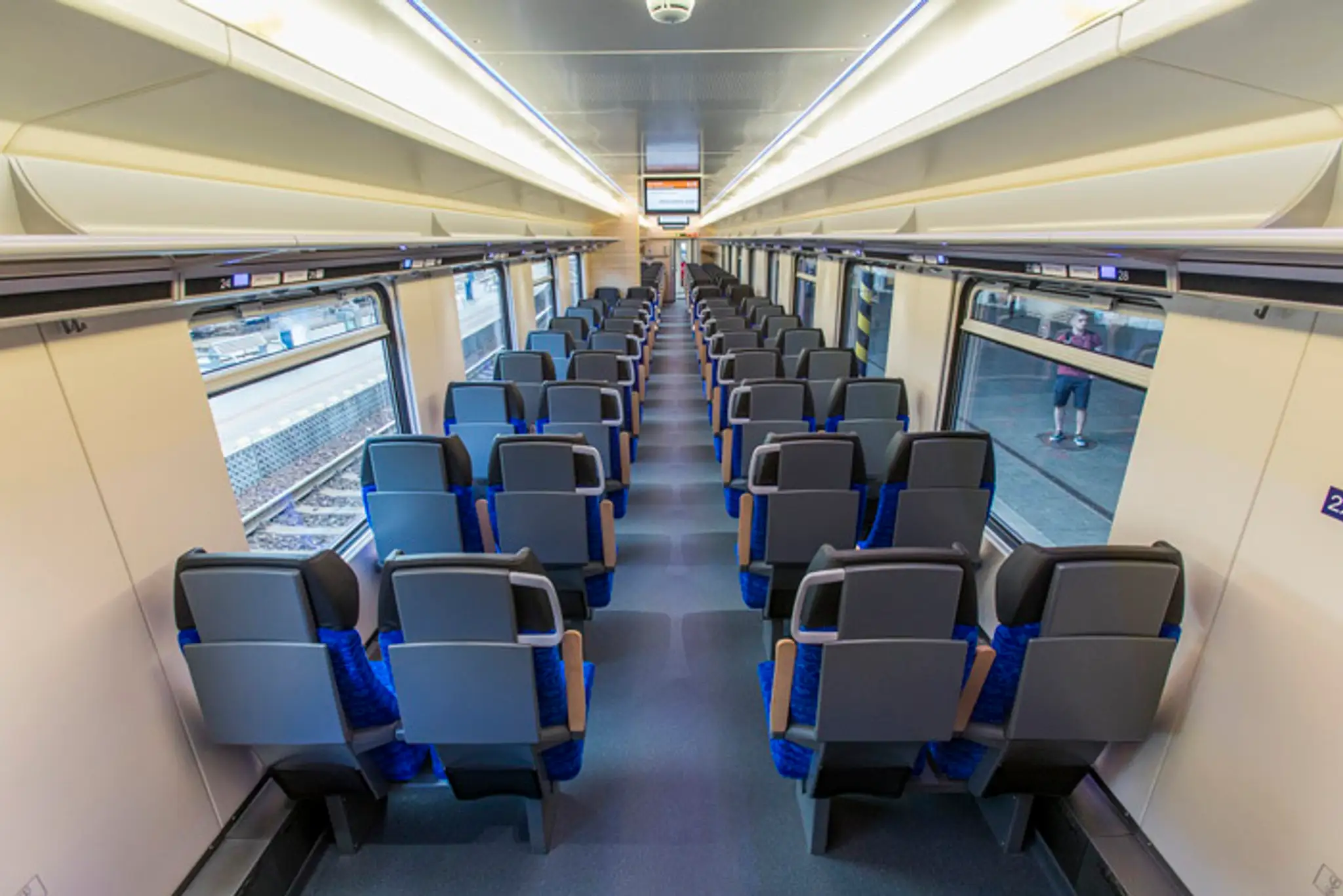 Veľkopriestorový vozeň Bmpz.