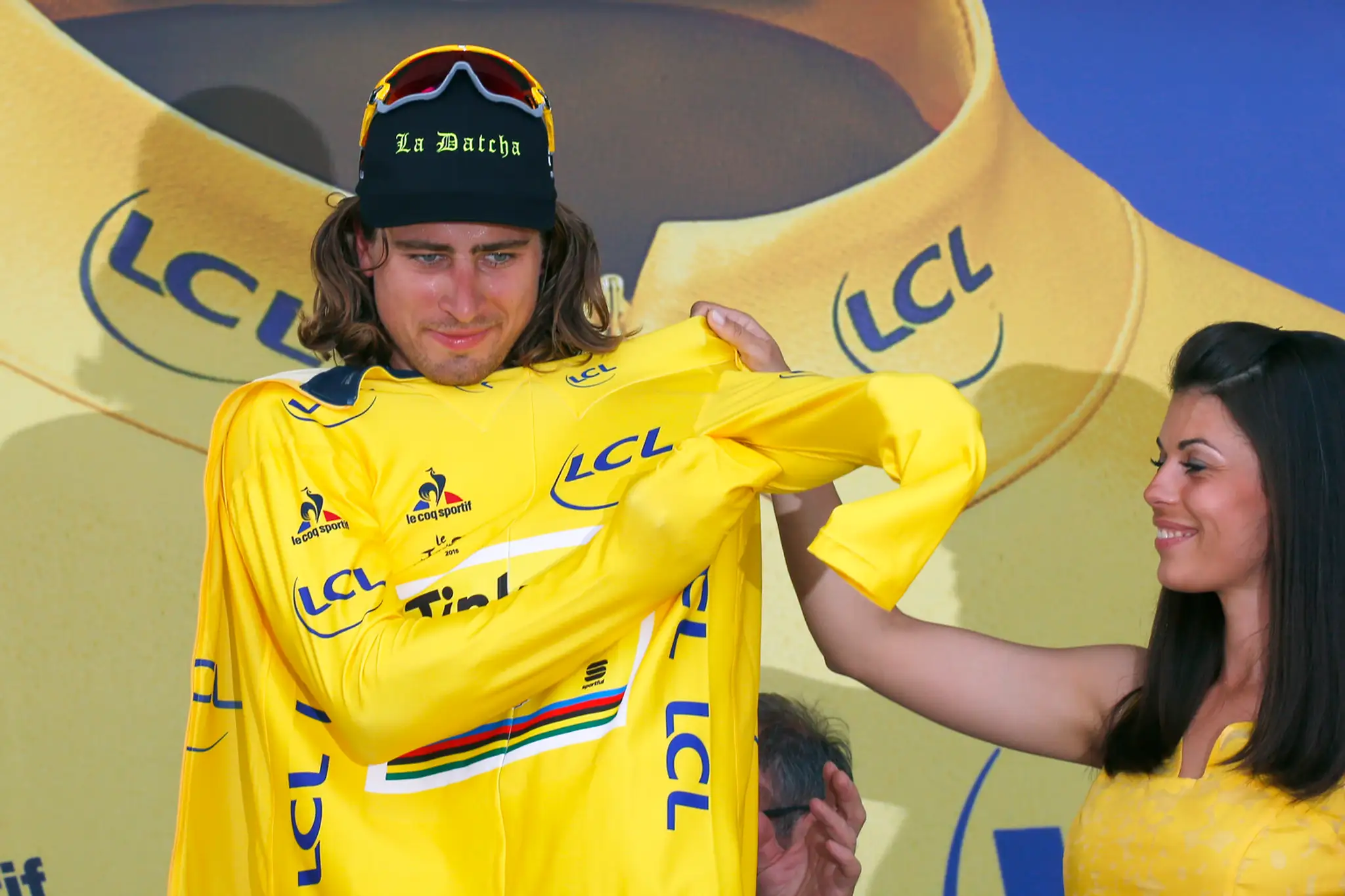 Historický moment pre slovenskú cyklistiku. Peter Sagan si v druhej etape premiérovo vybojoval žltý dres.