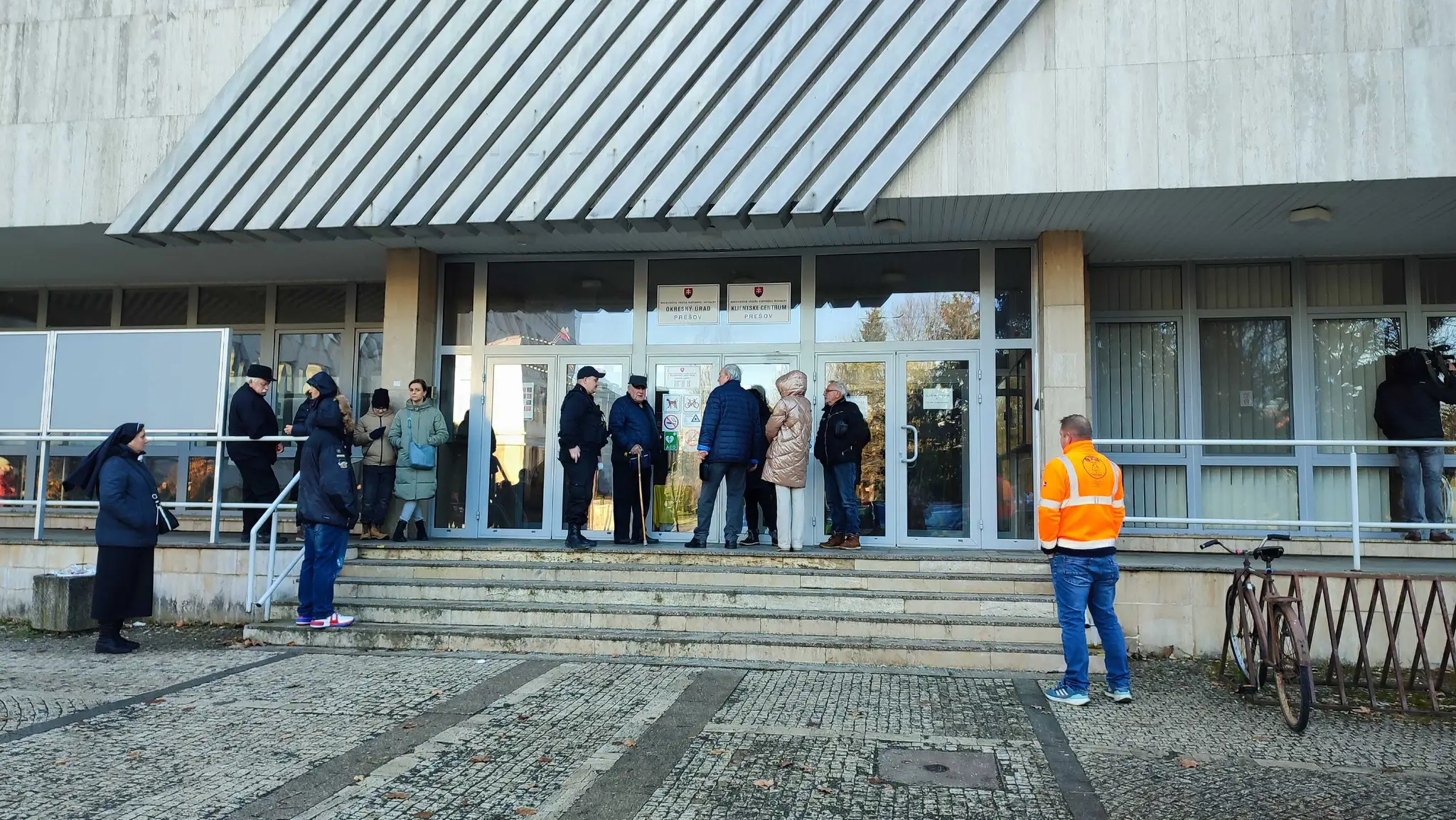 Klientske centrum pre bombovú hrozbu evakuovali.