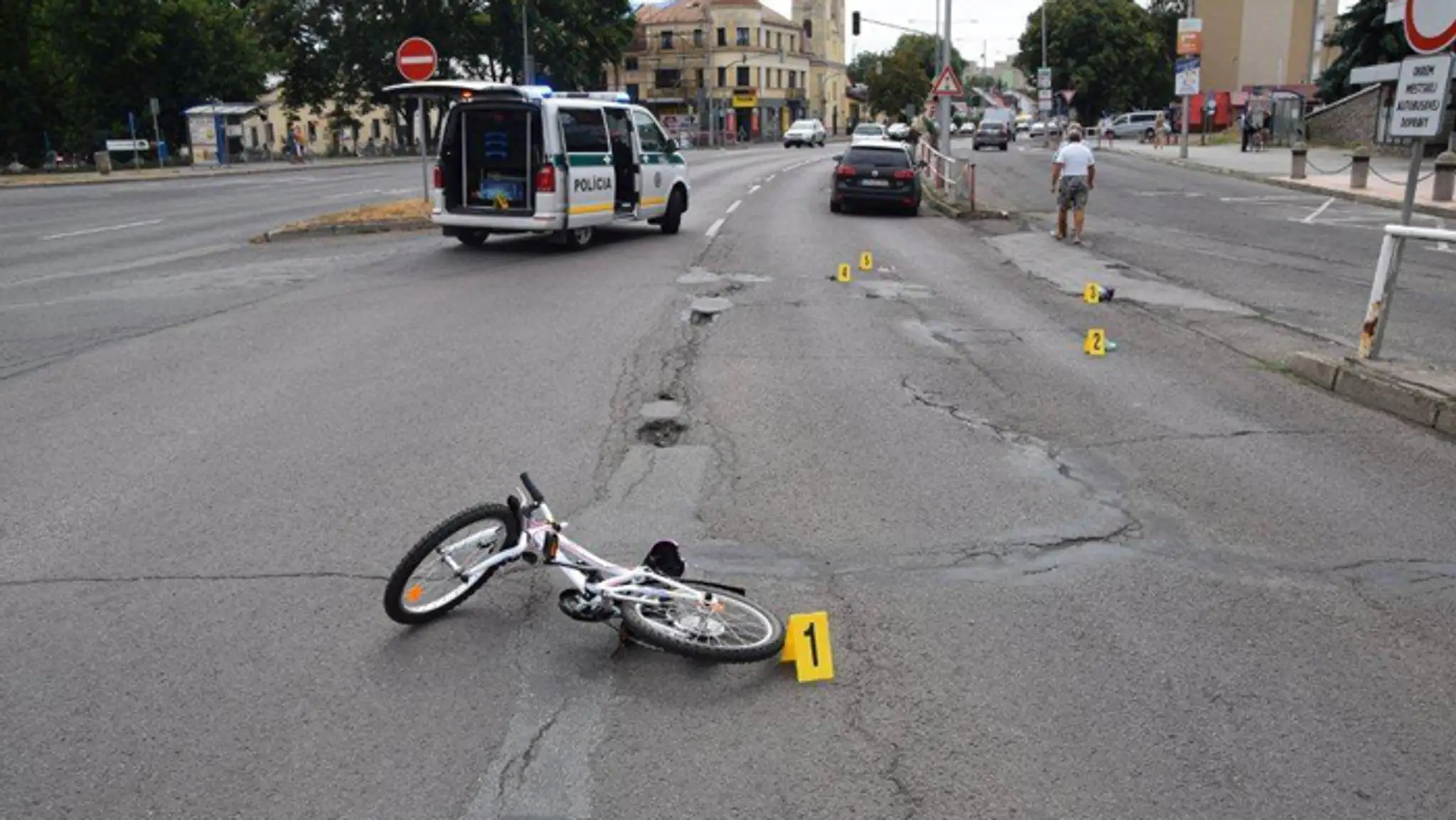 V Michalovciach vodič zrazil na priechode šesťročné dievčatko.
