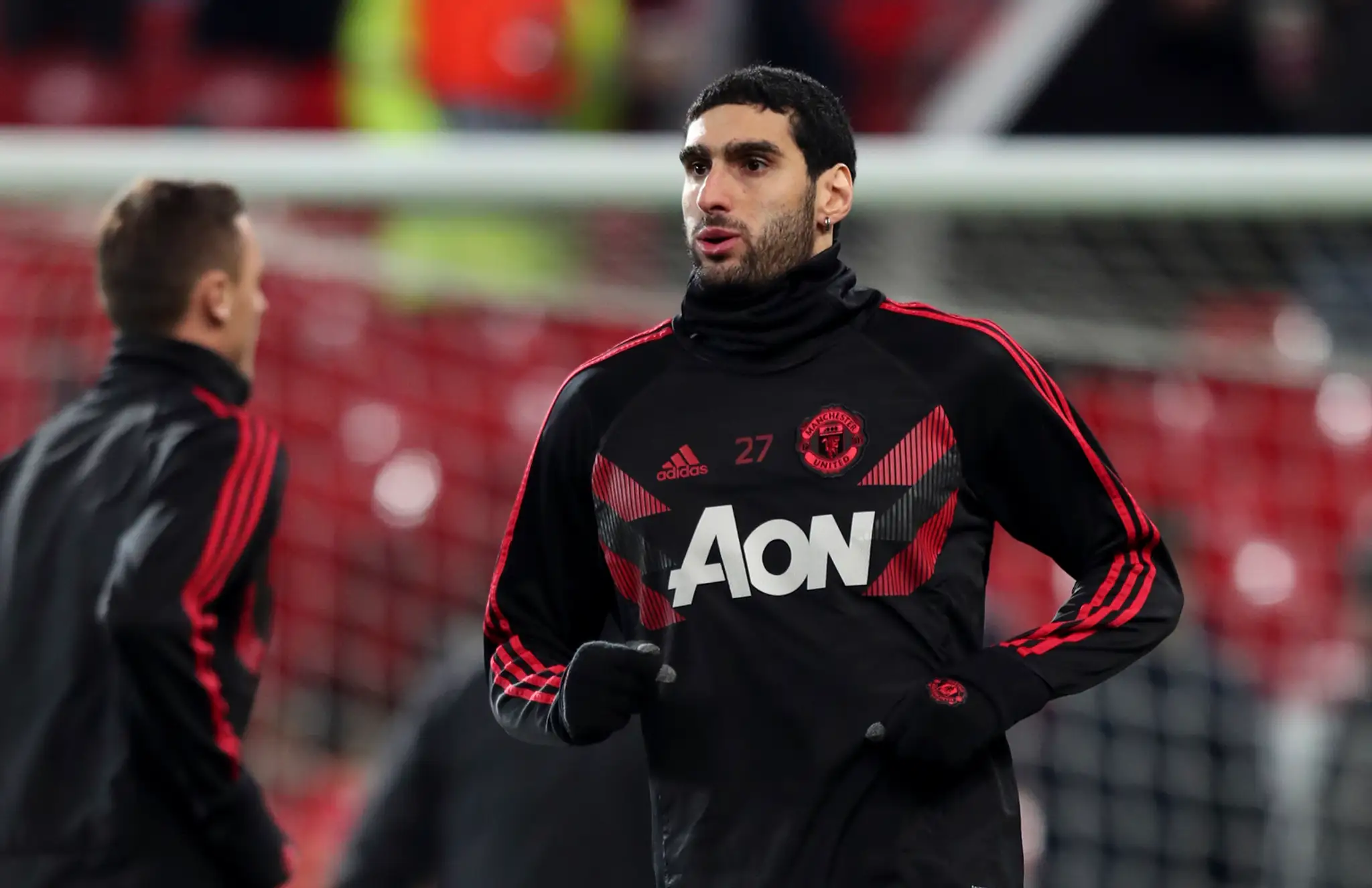Marouane Fellaini z Manchesteru United na rozcvičke pred zápasom LM proti Bernu.