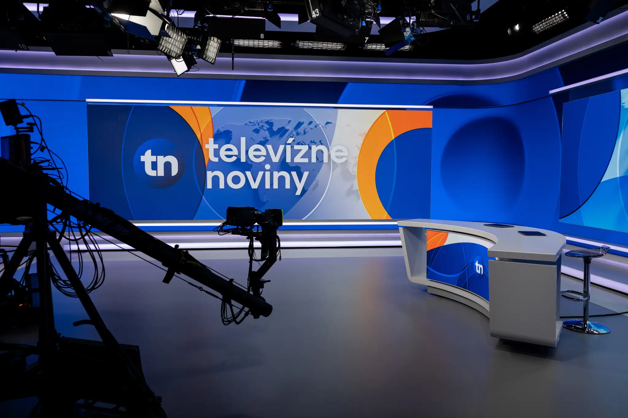Nová podoba spravodajstva s moderným štúdiom a jednotným vizuálom