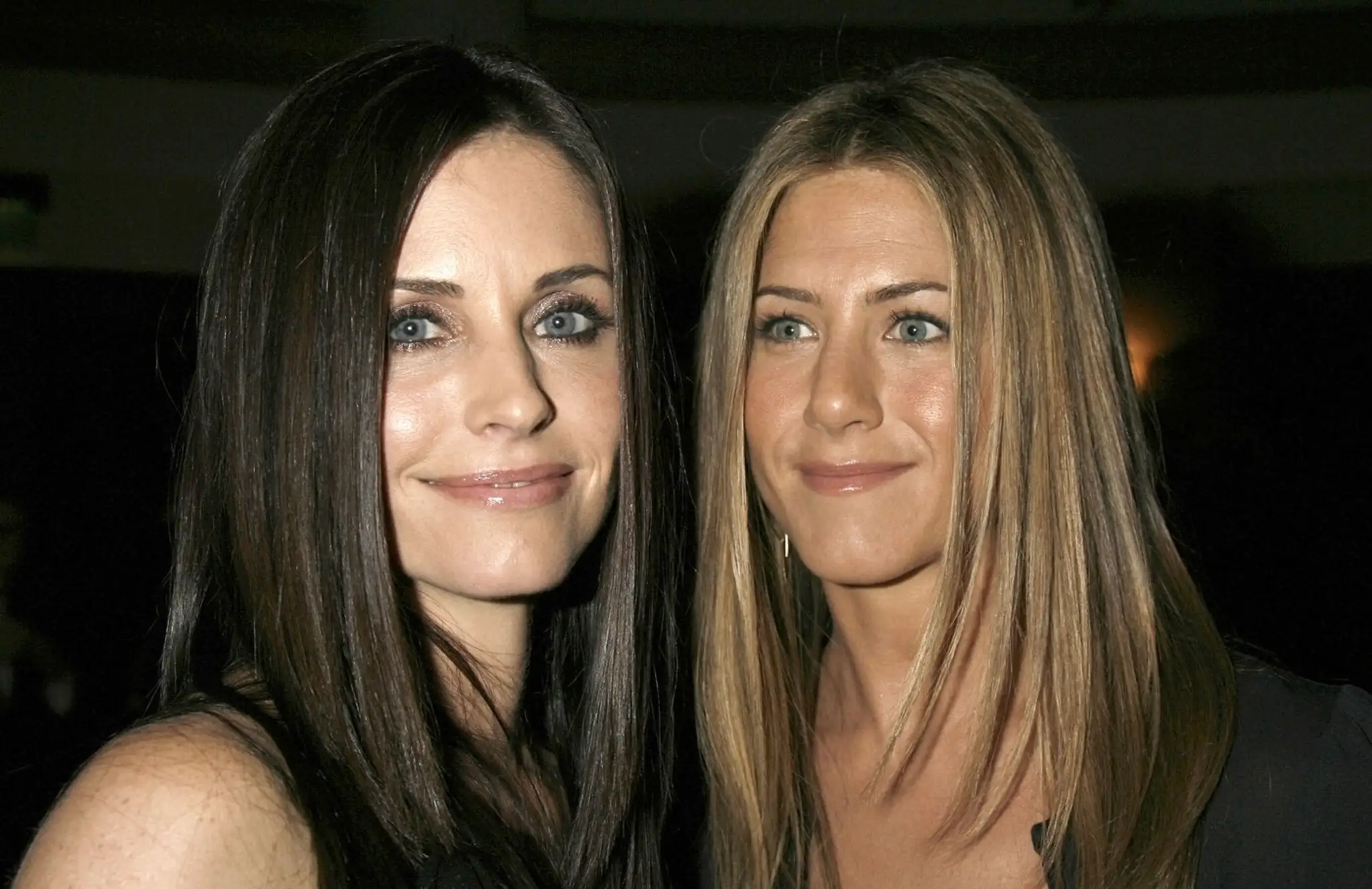 Courteney Cox v roku 2006 s kamarátkou a seriálovou kamarátkou Jennifer Anniston