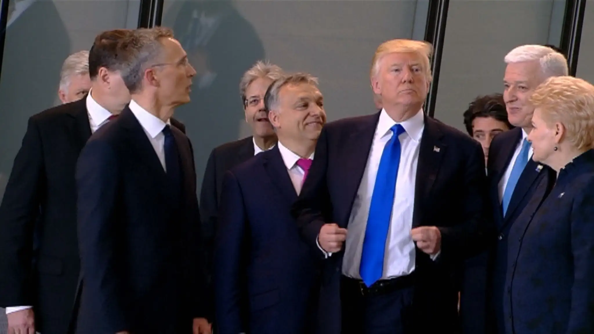 Trump odtlačil lídra Čiernej Hory nabok.