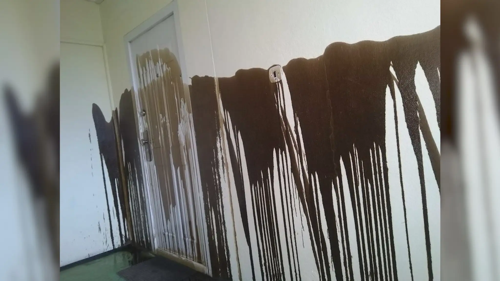 V Košiciach vyčíňa olejový fantóm.