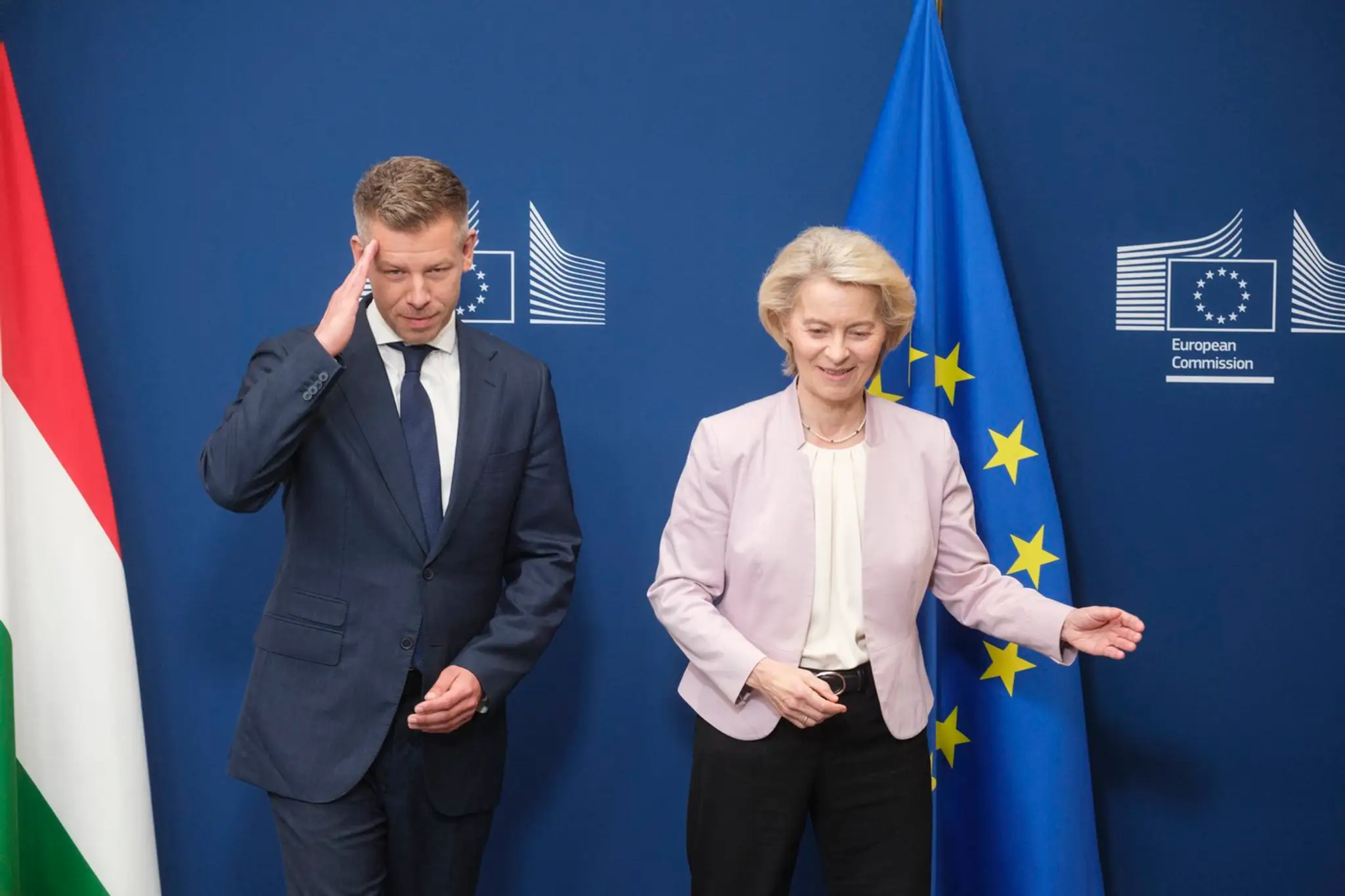 Péter Magyar a Ursula von der Leyeno´vá na samite EÚ v Bruseli.