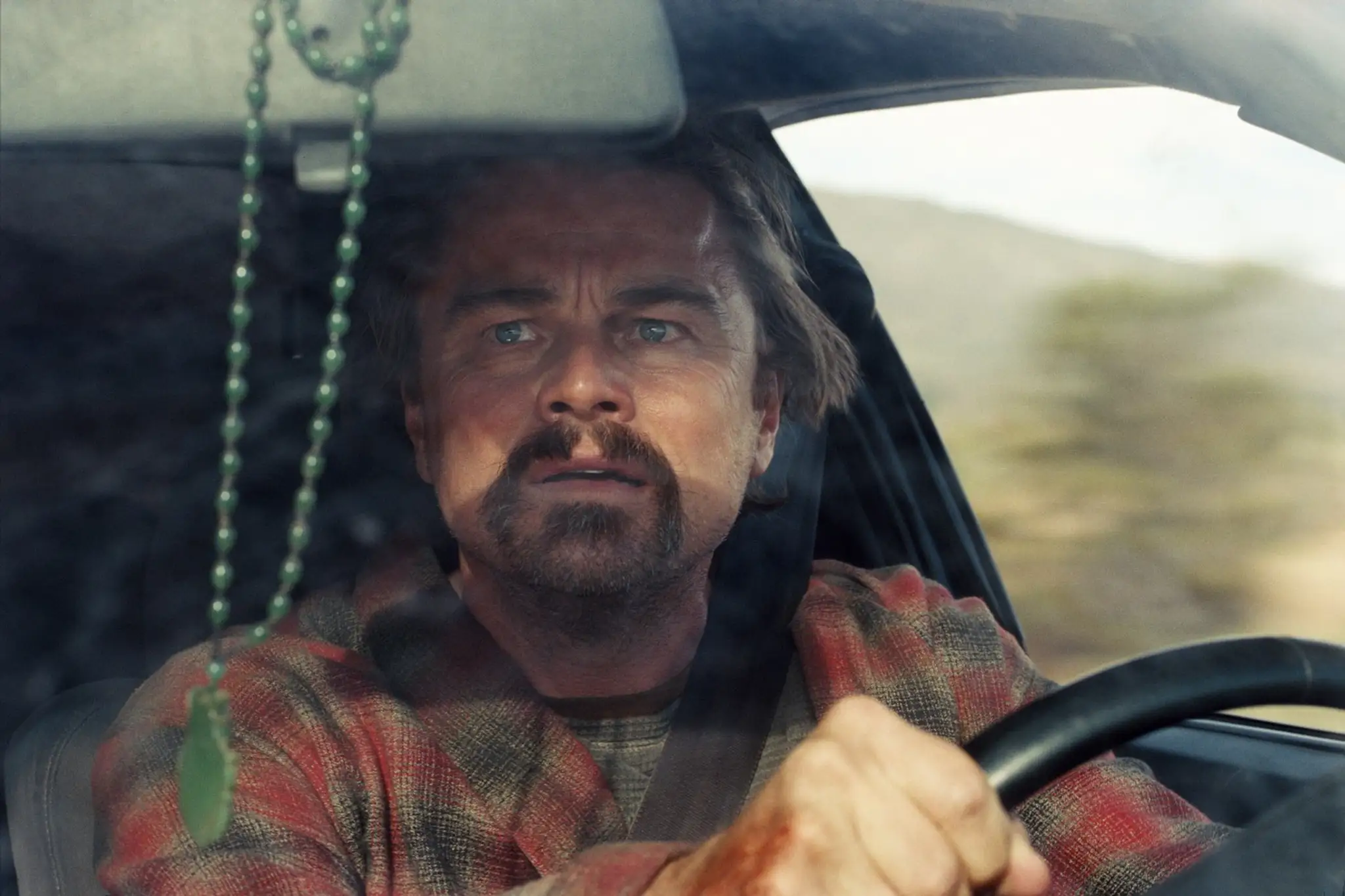 Leonardo DiCaprio vo filme Jedna bitka za druhou