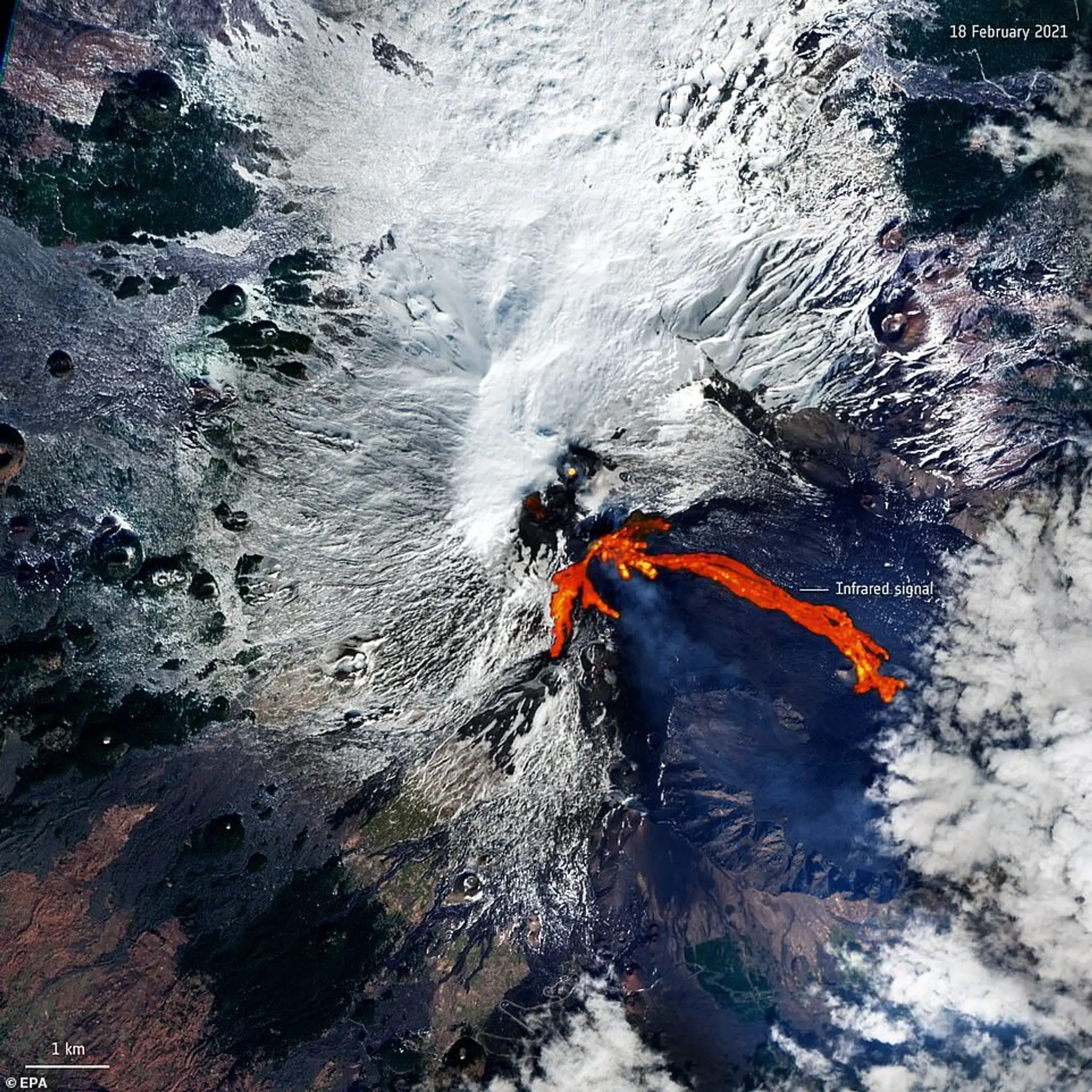 Etna chrlí lávu