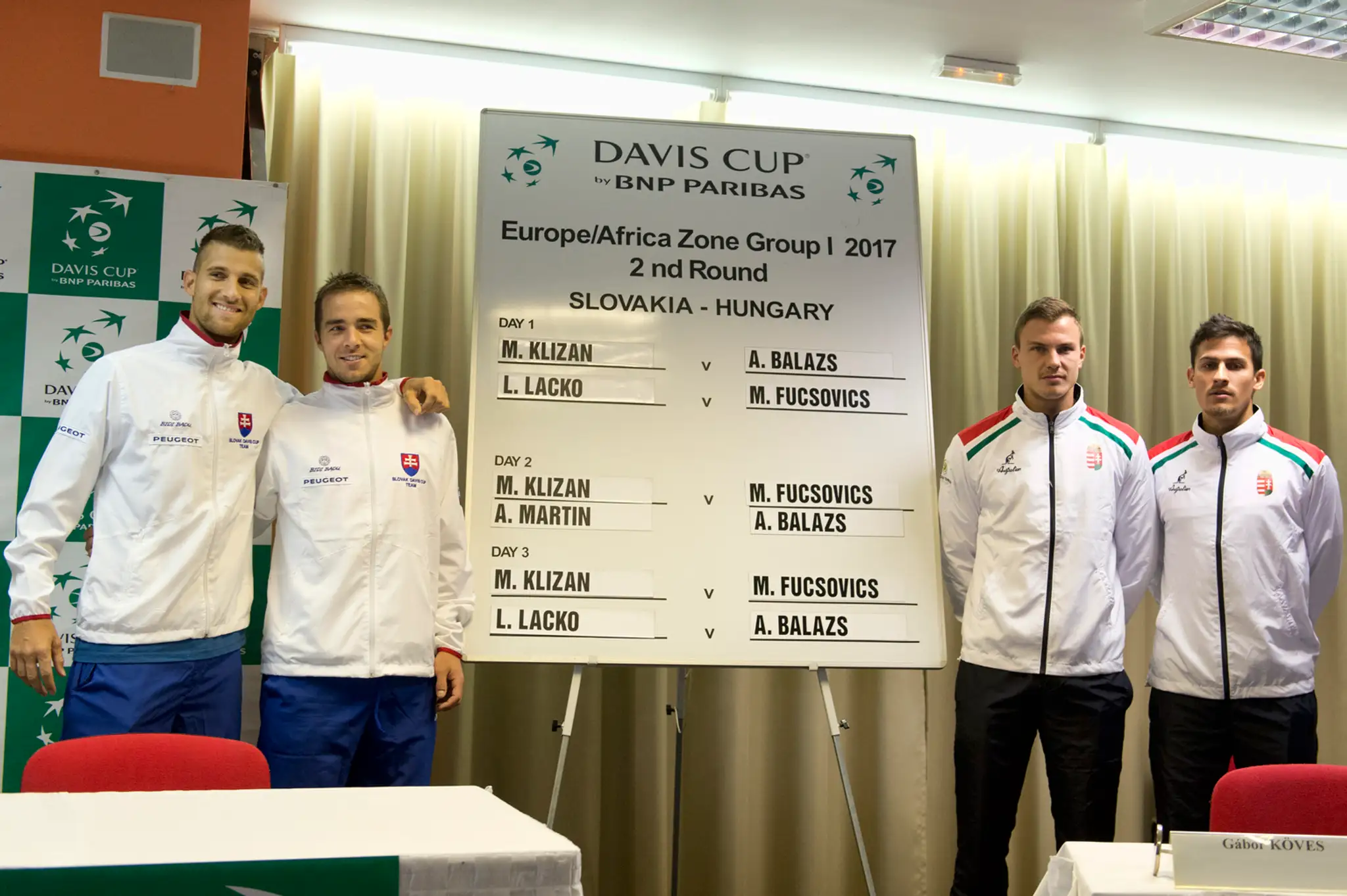Na snímke daviscupoví hráči štvorhry zľava Martin Kližan, Andrej Martin a Márton Fucsovics a Atilla Balázs (Maďarsko).
