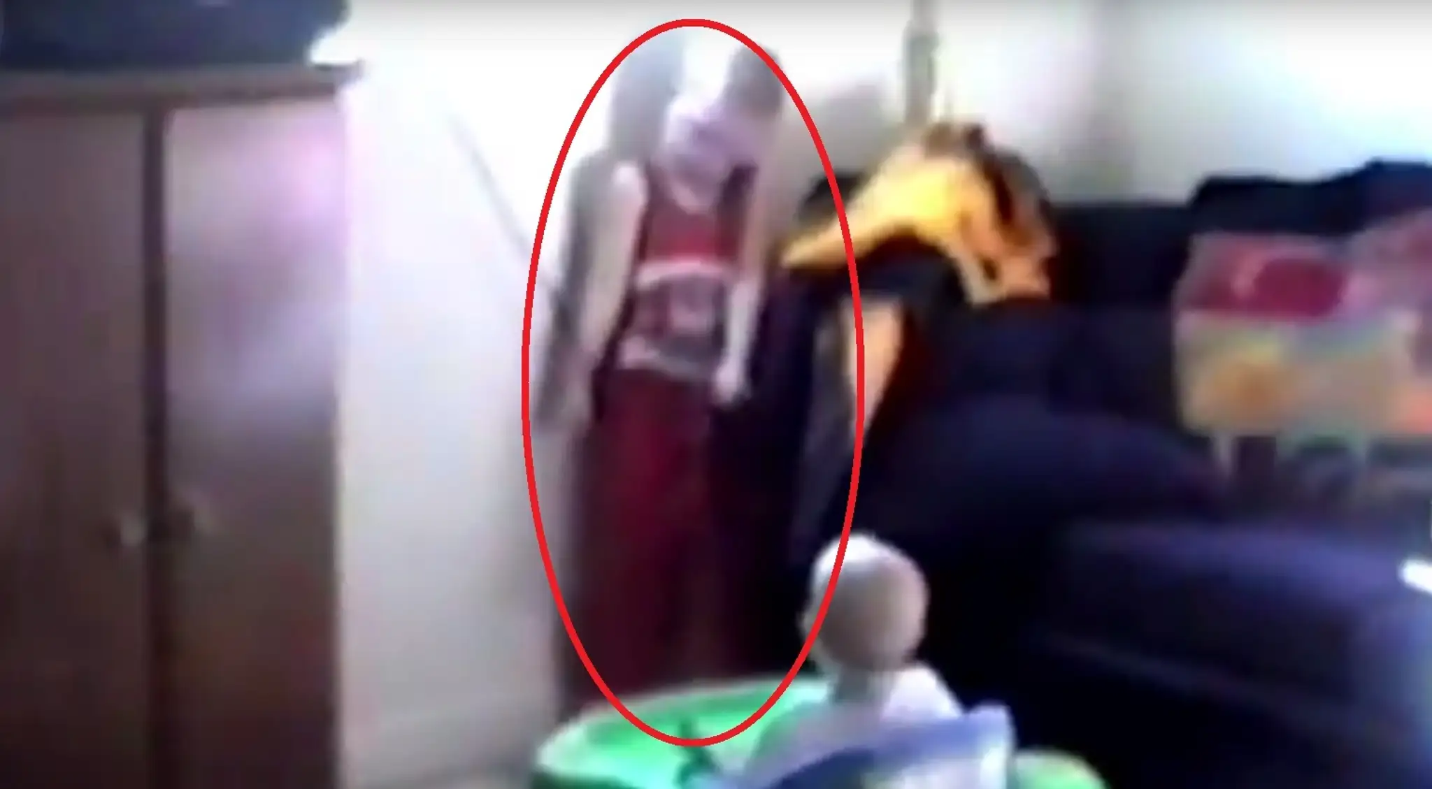 Chlapec sa takmer obesil