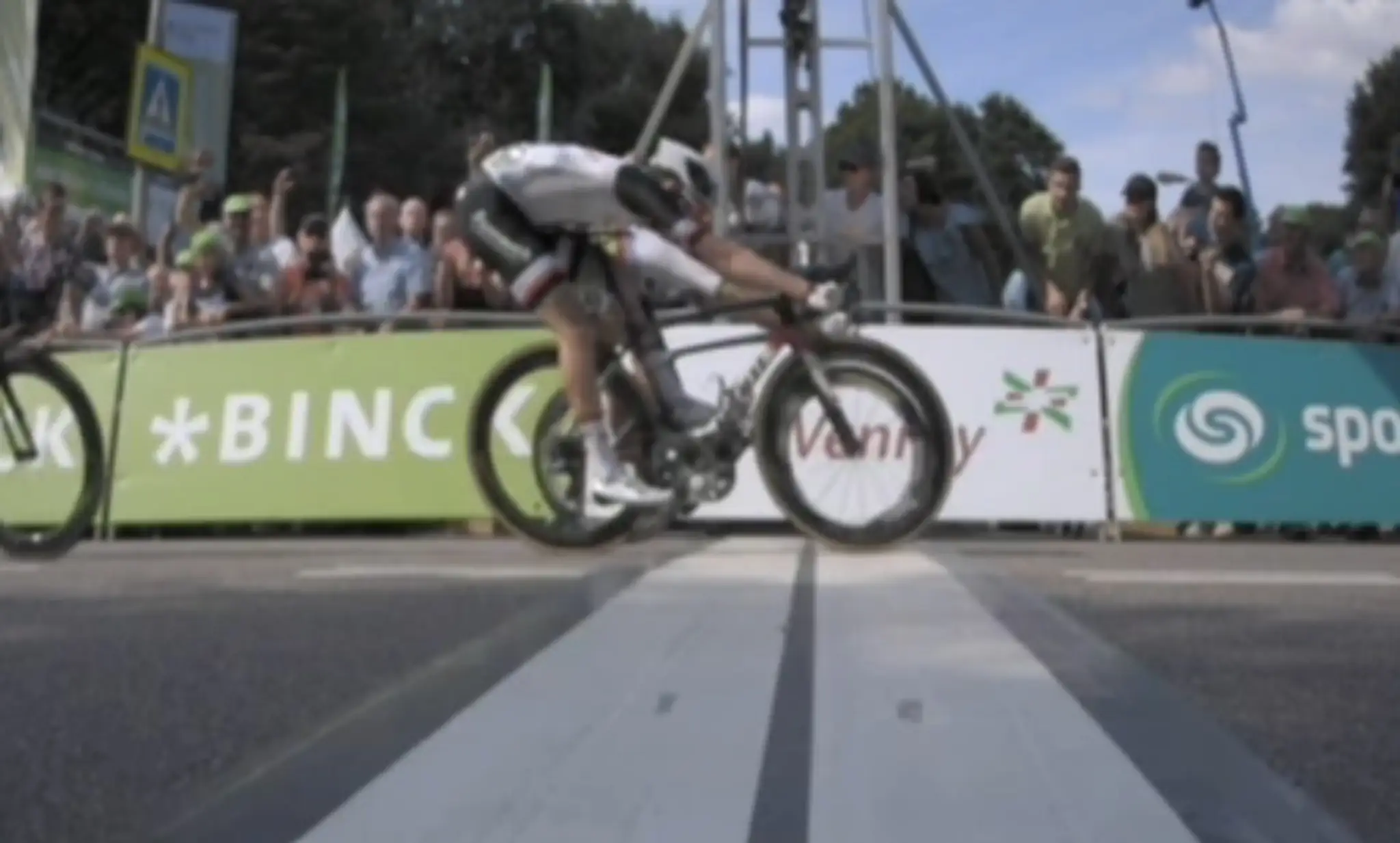 Peter Sagan vyhral prvú etapu na BincBank tour.