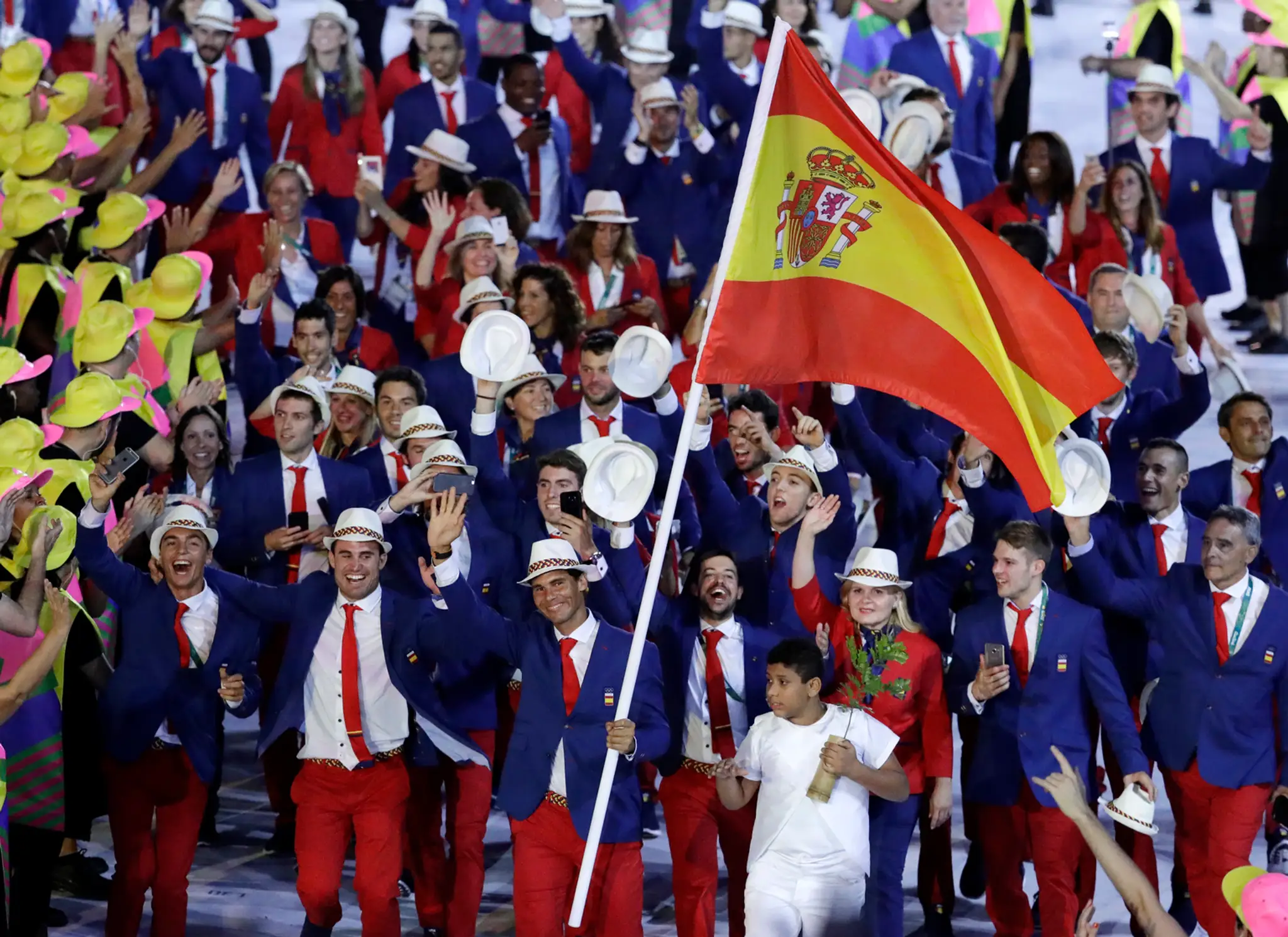 Tenisová ikona Rafael Nadal bol zástavníkom Španielska na otváracom ceremoniáli OH v Riu.