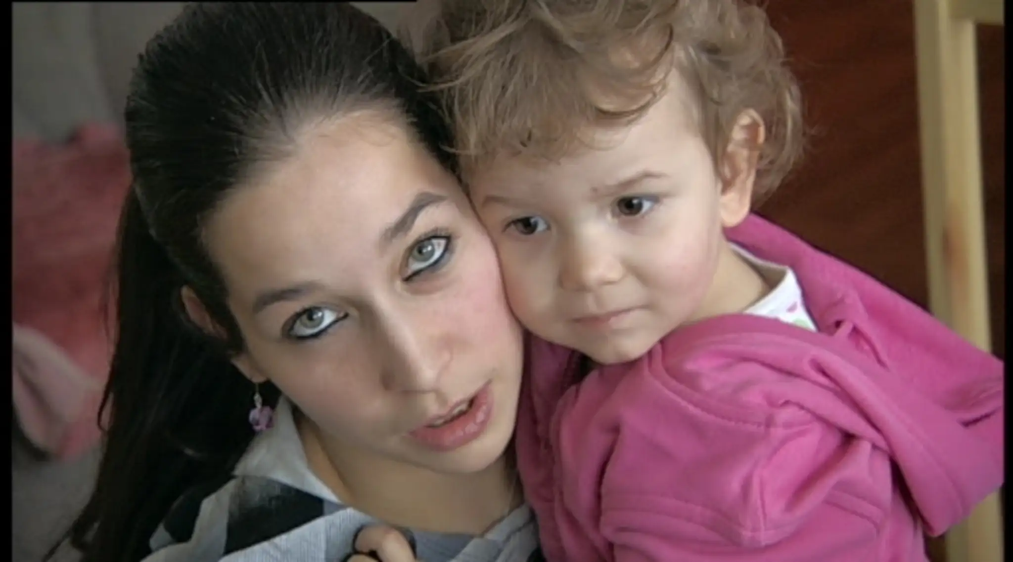 Súd malú Zuzku dočasne zveril do starostlivosti matke