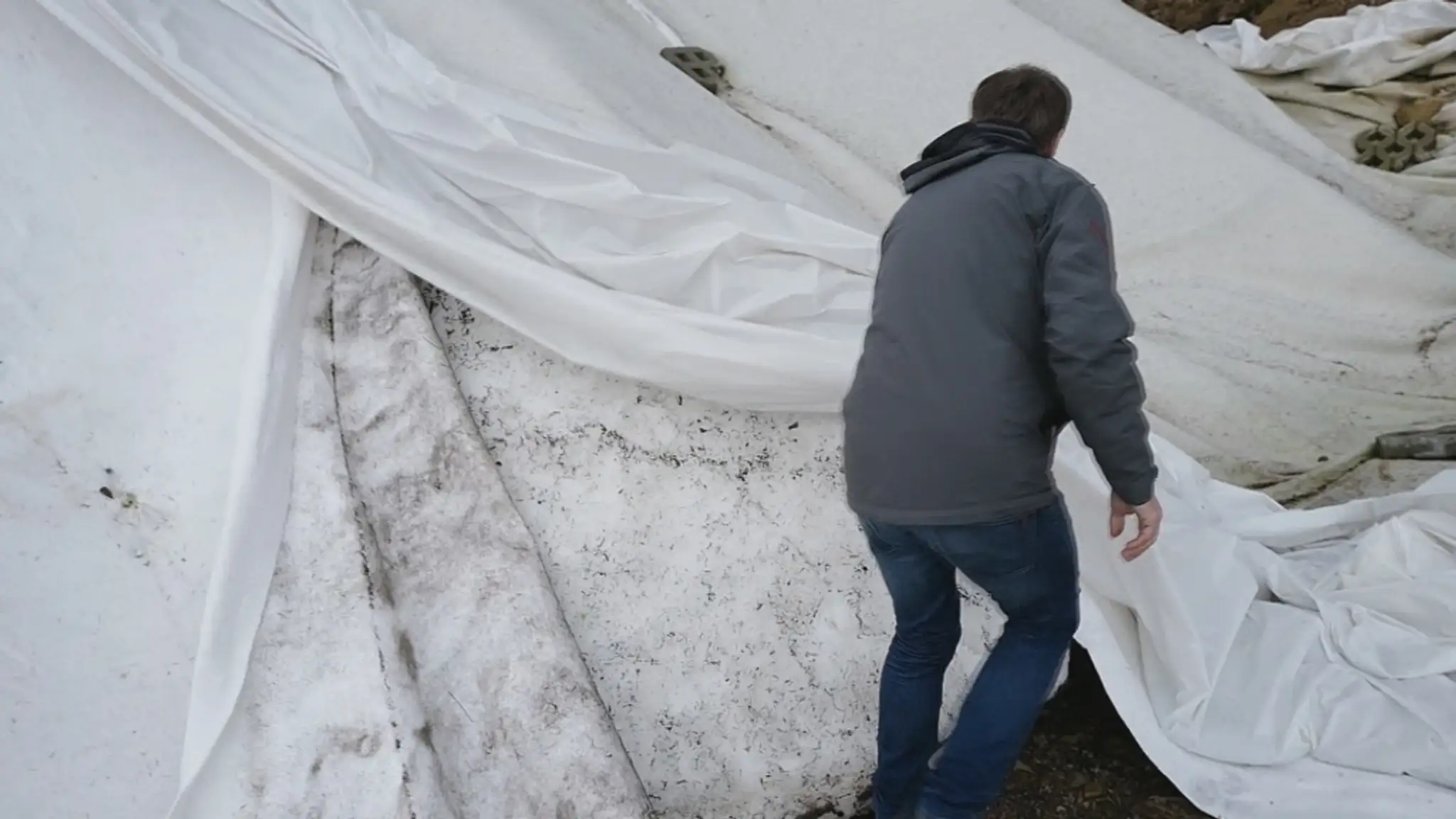 V Tatrách zachránili 60 percent vlaňajšieho snehu.