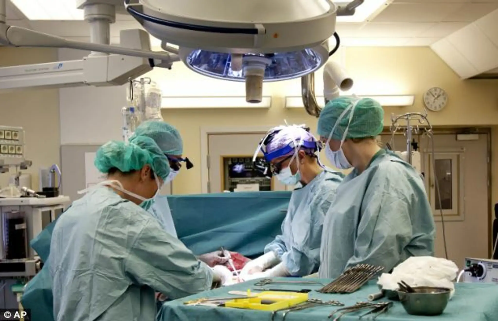 Unikátna transplantácia maternice maternice