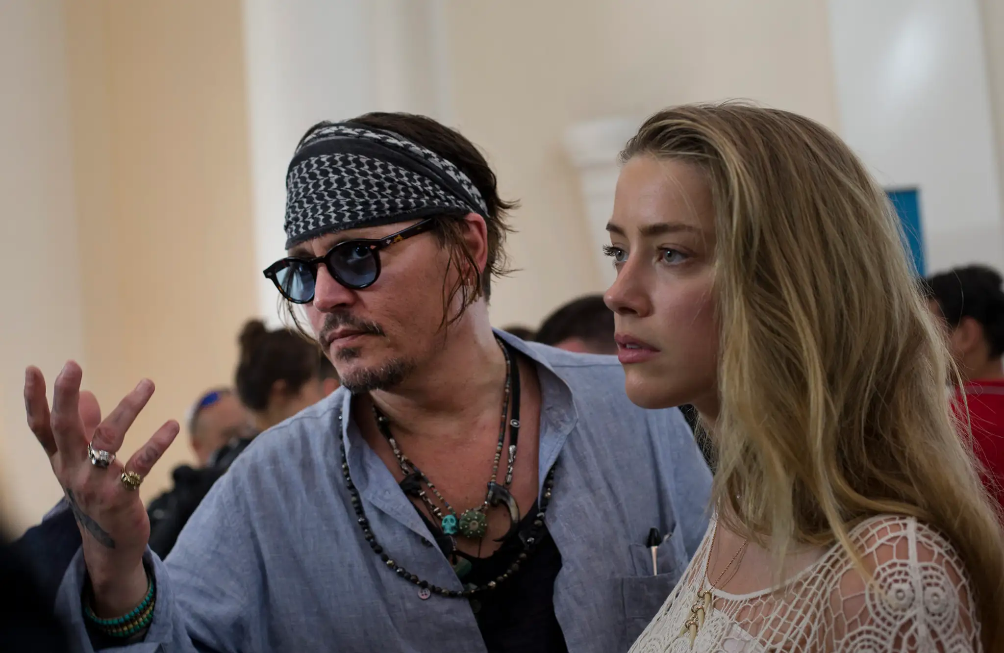 Amber Heard sprevádza manžela počas turné v Južnej Amerike.