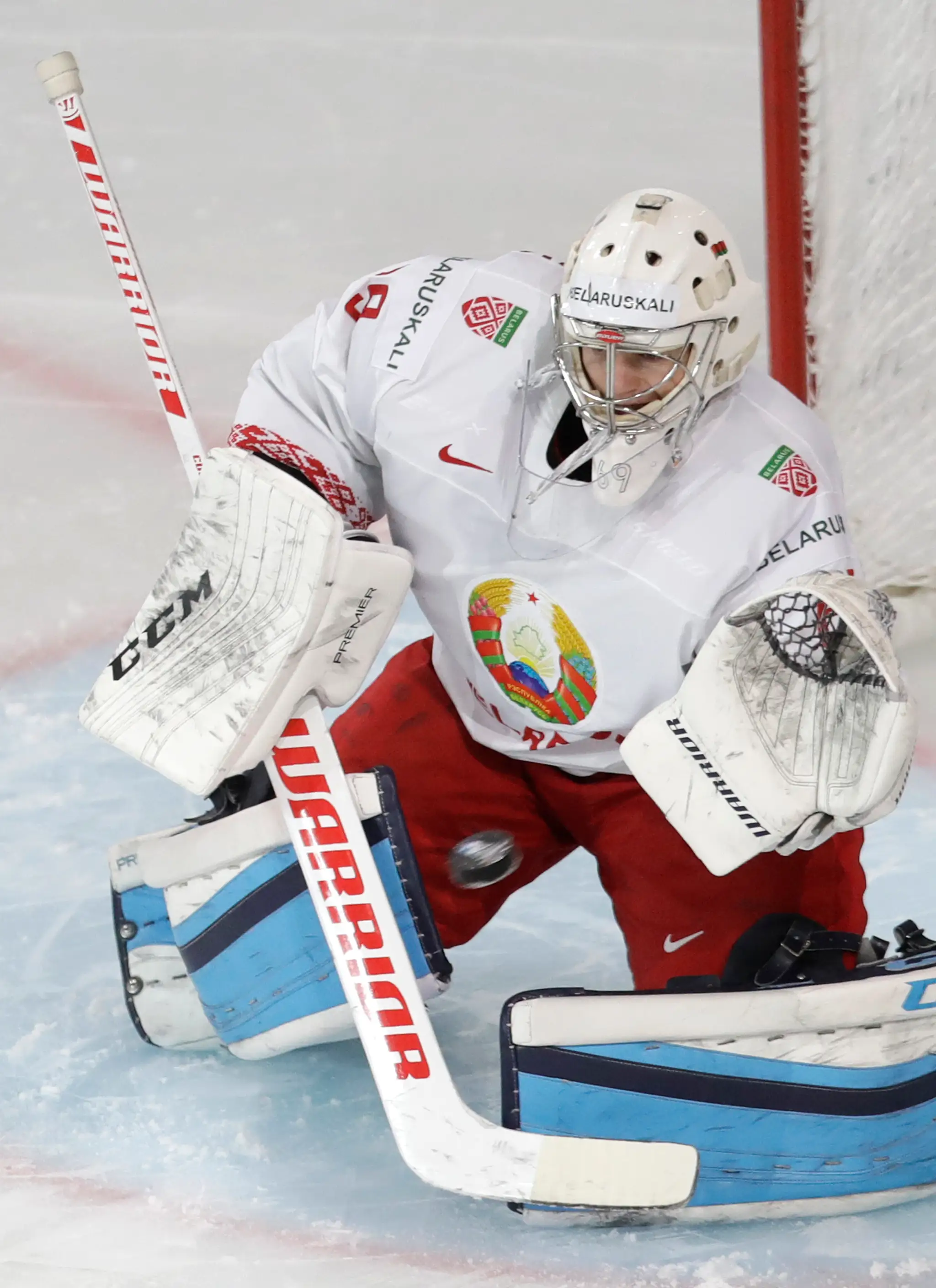 Bieloruský brankár Michail Karnauchov.