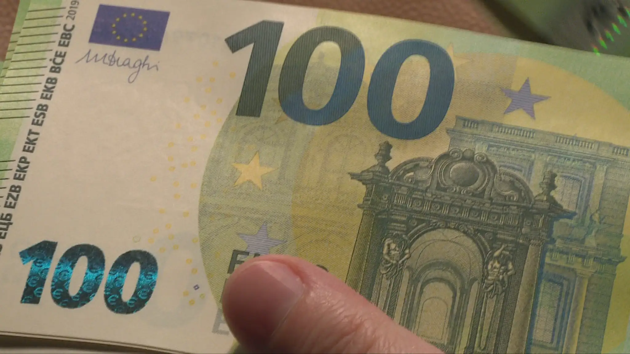 Eurá. Peniaze.